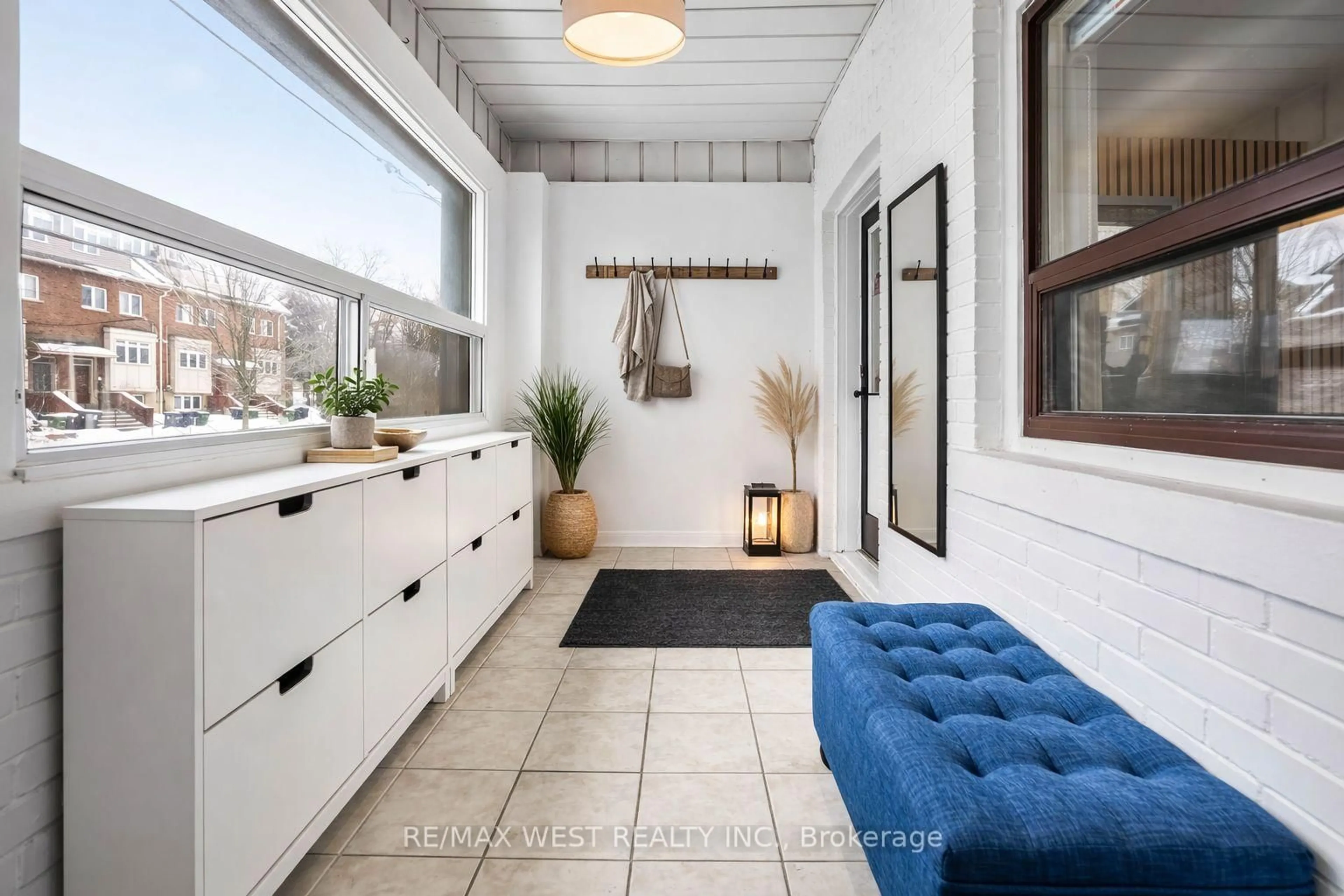 Indoor entryway for 902 Woodbine Ave, Toronto Ontario M4C 4B5