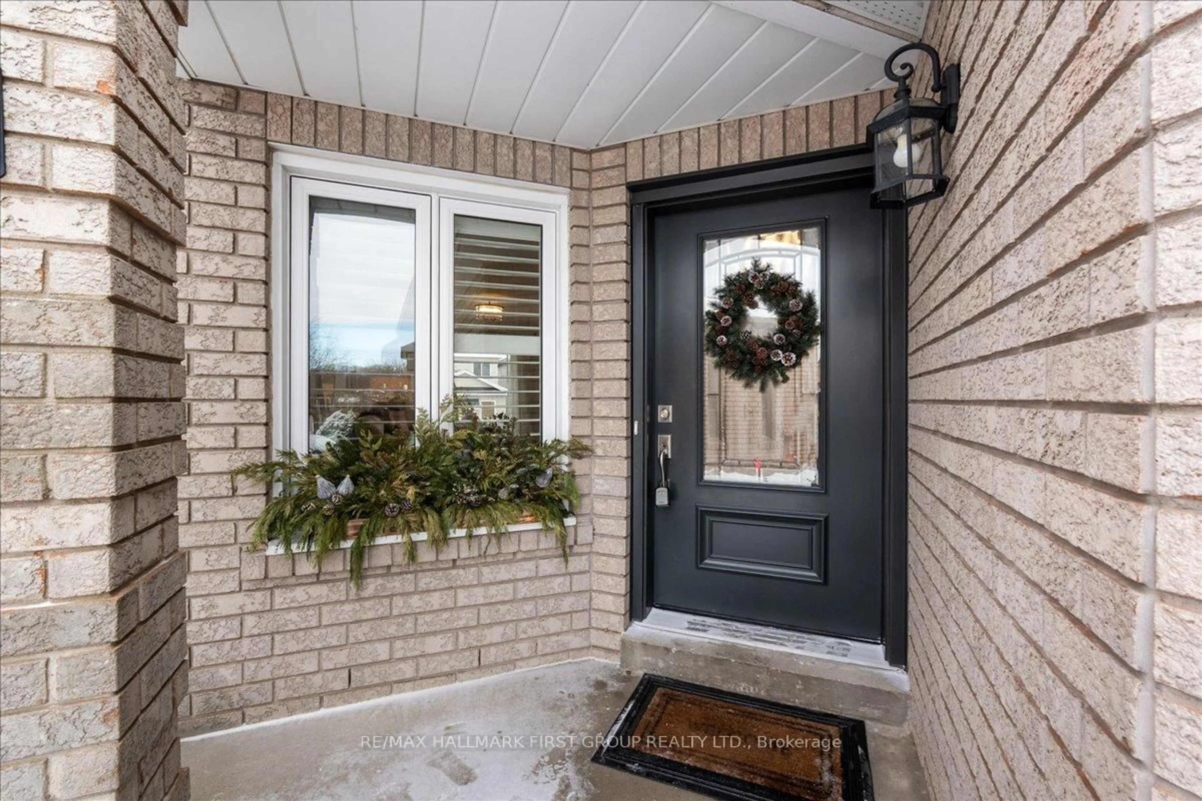 Indoor entryway for 429 Summerpark Cres, Pickering Ontario L1V 7B3