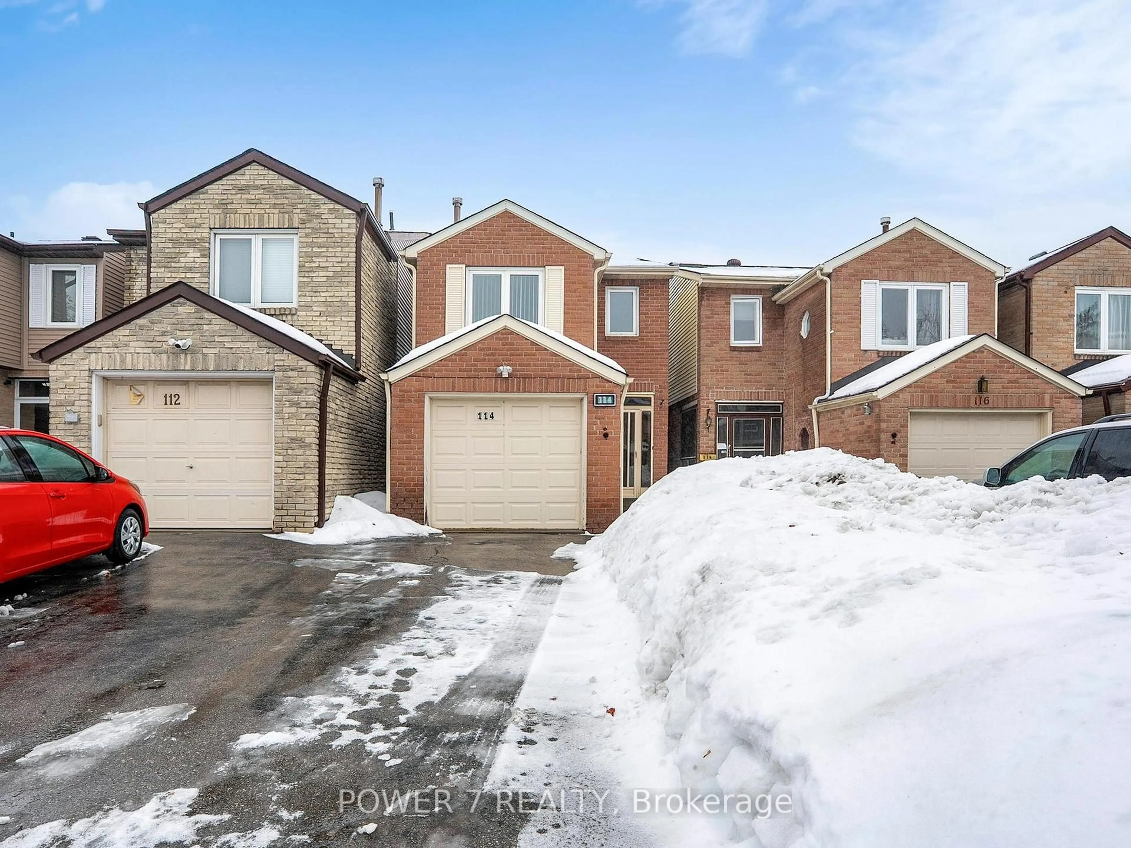 A pic from outside/outdoor area/front of a property/back of a property/a pic from drone, street for 114 SANDYHOOK Sq, Toronto Ontario M1W 3N5