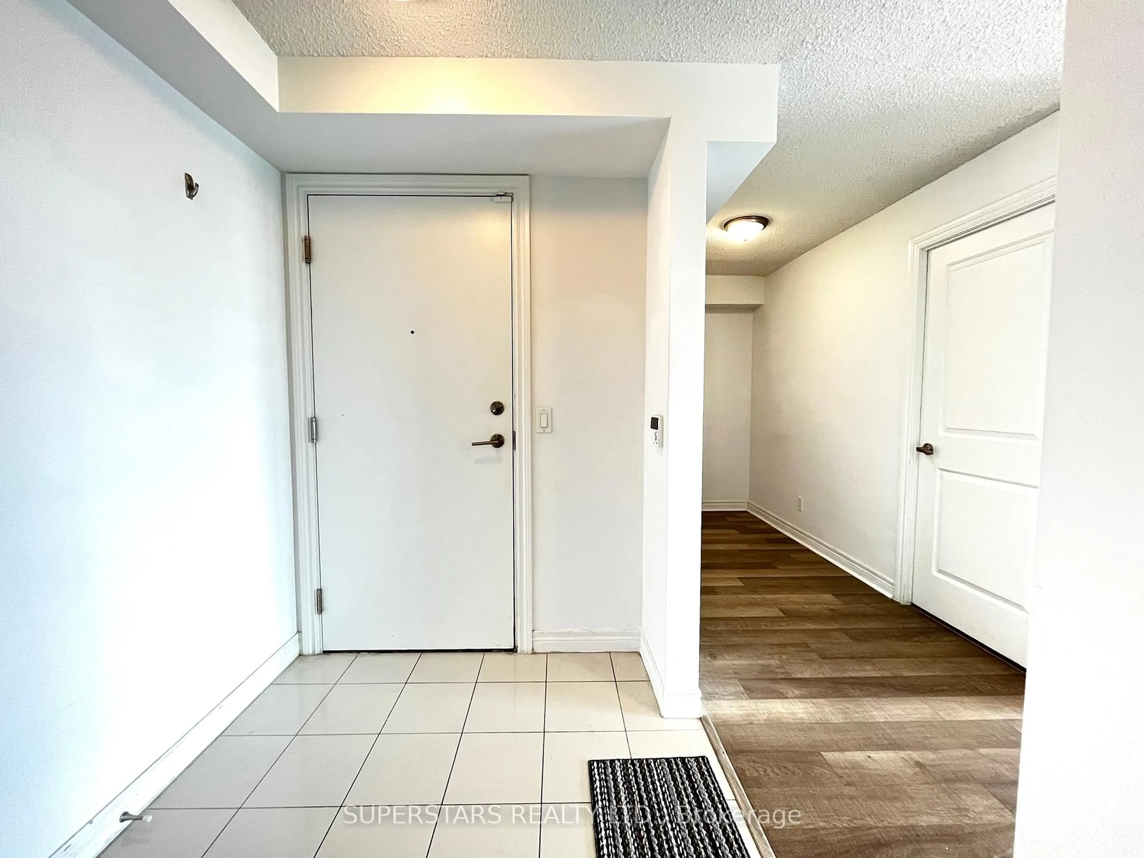 Indoor entryway for 50 Town Centre Crt #2411, Toronto Ontario M1P 0A9