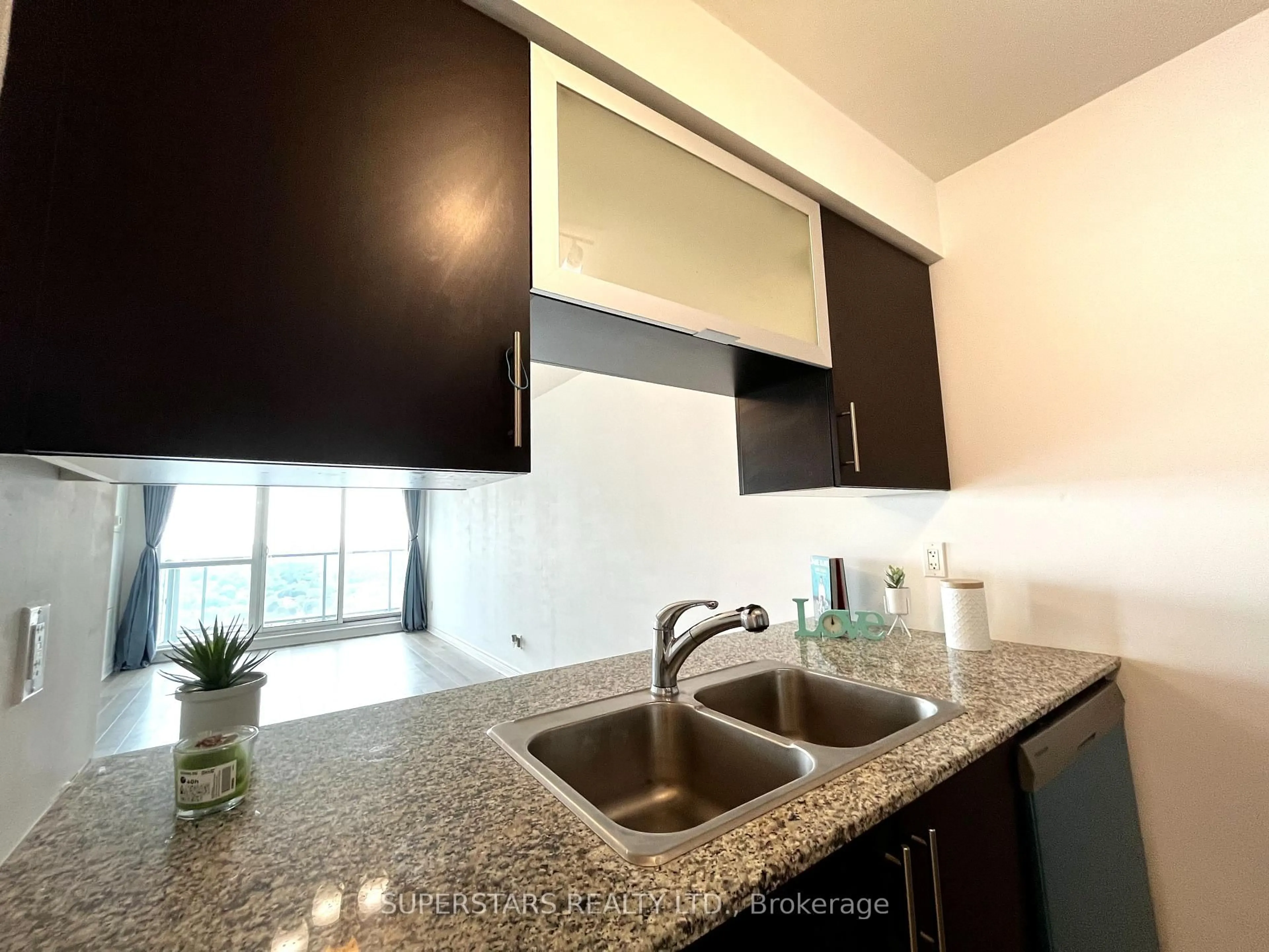 Standard kitchen, ceramic/tile floor for 50 Town Centre Crt #2411, Toronto Ontario M1P 0A9