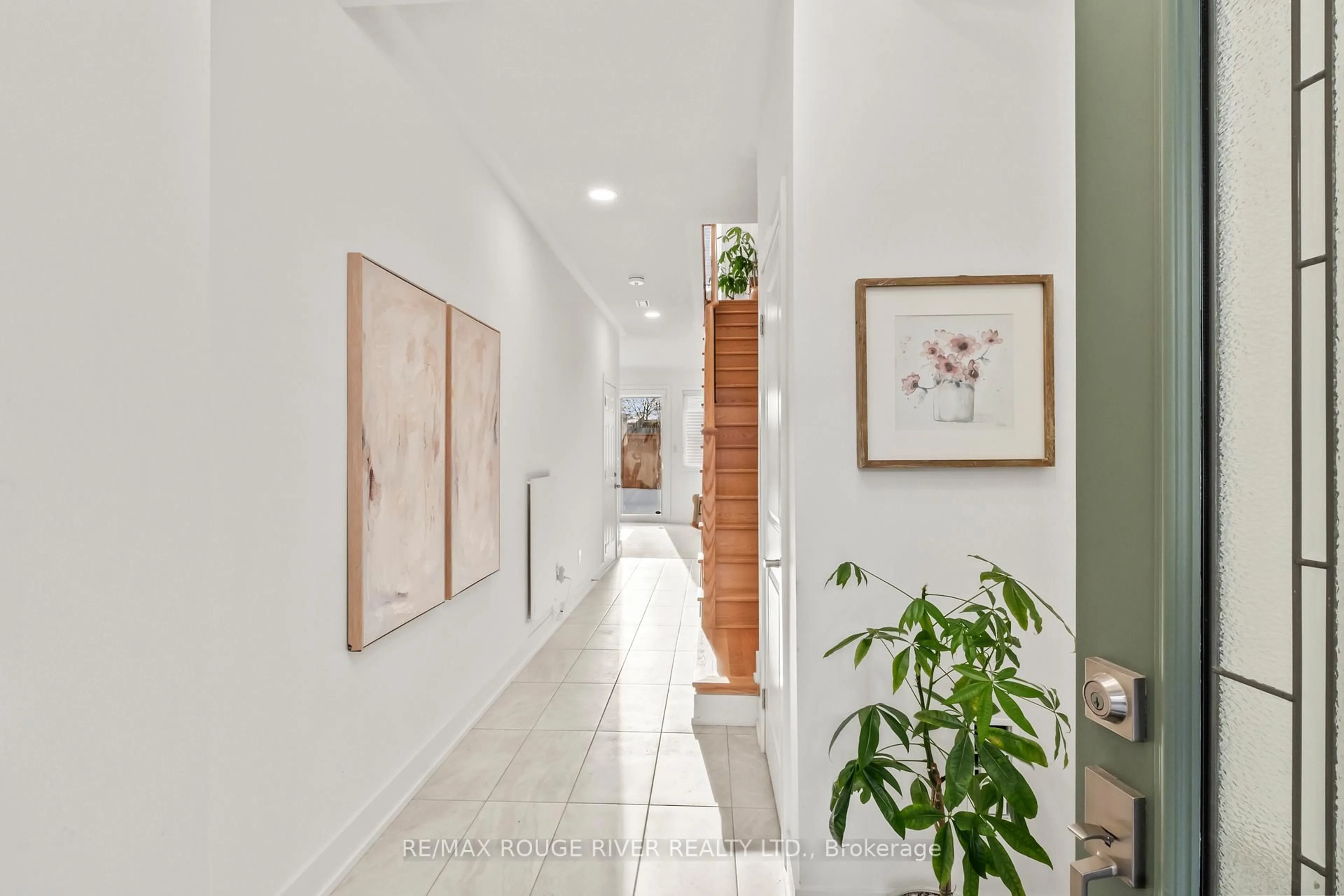 Indoor foyer for 22 Waterside Way, Whitby Ontario L1N 0N1