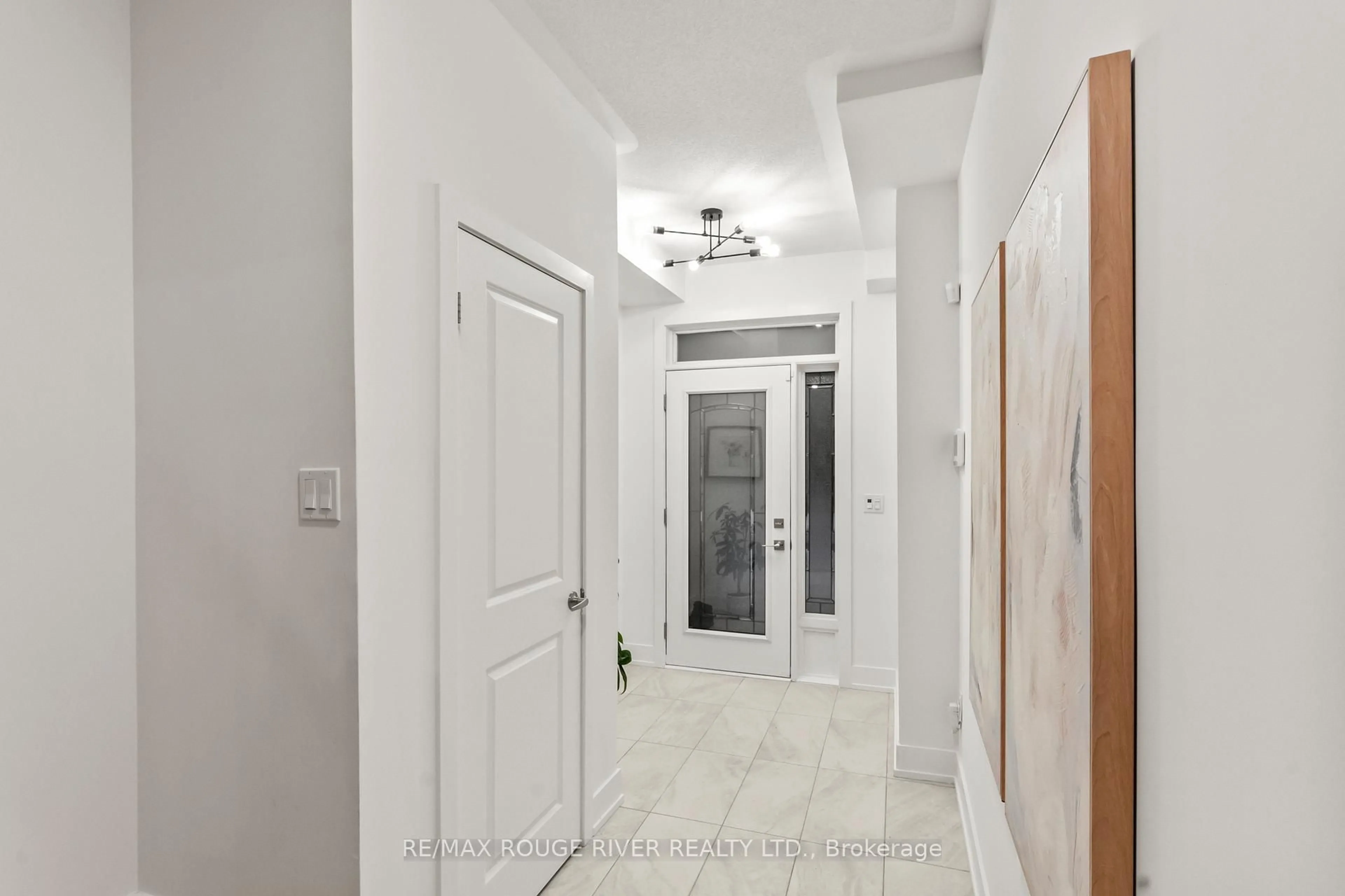 Indoor foyer for 22 Waterside Way, Whitby Ontario L1N 0N1