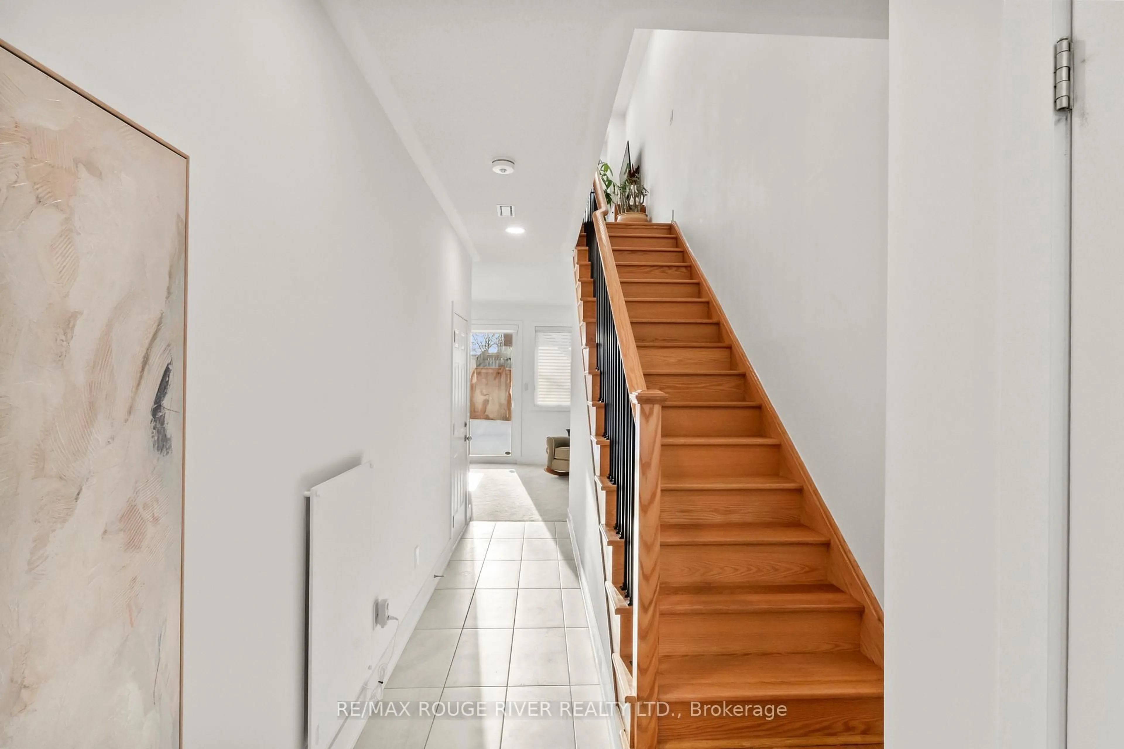 Indoor foyer for 22 Waterside Way, Whitby Ontario L1N 0N1