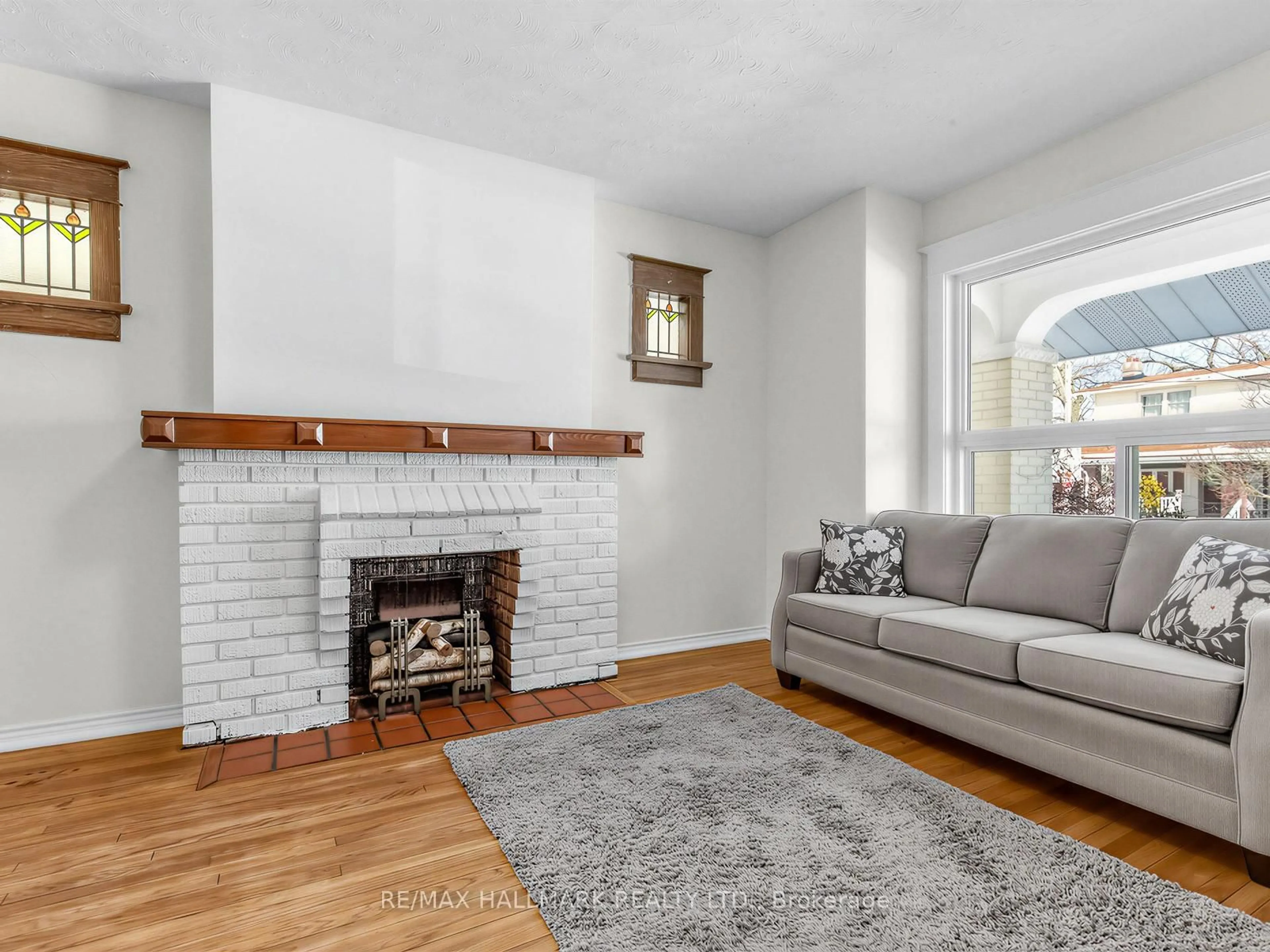 Living room with furniture, unknown for 102 Caithness Ave, Toronto Ontario M4J 3Y1