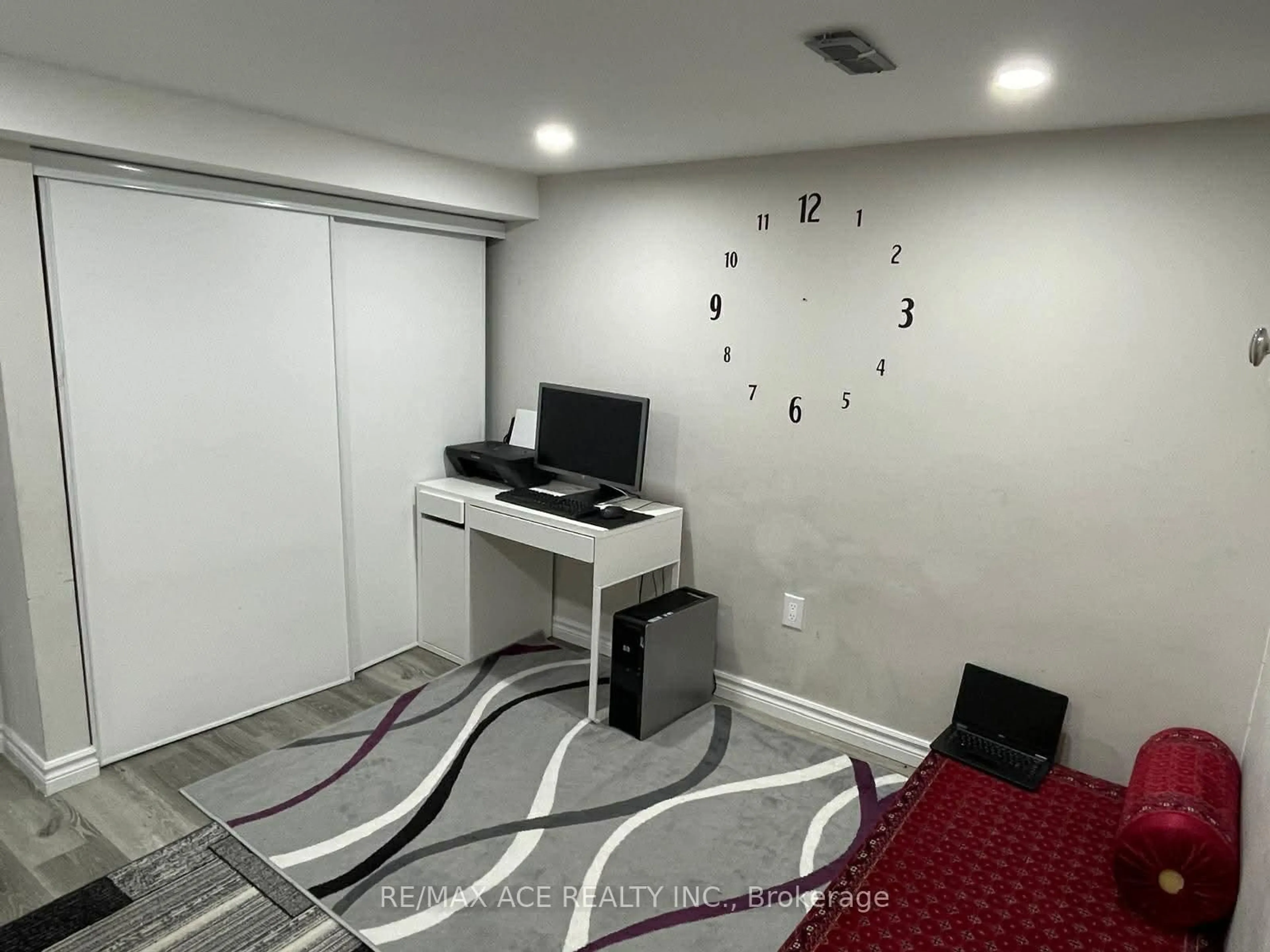 A pic of a room for 169 Flora Dr, Toronto Ontario M1P 1B1