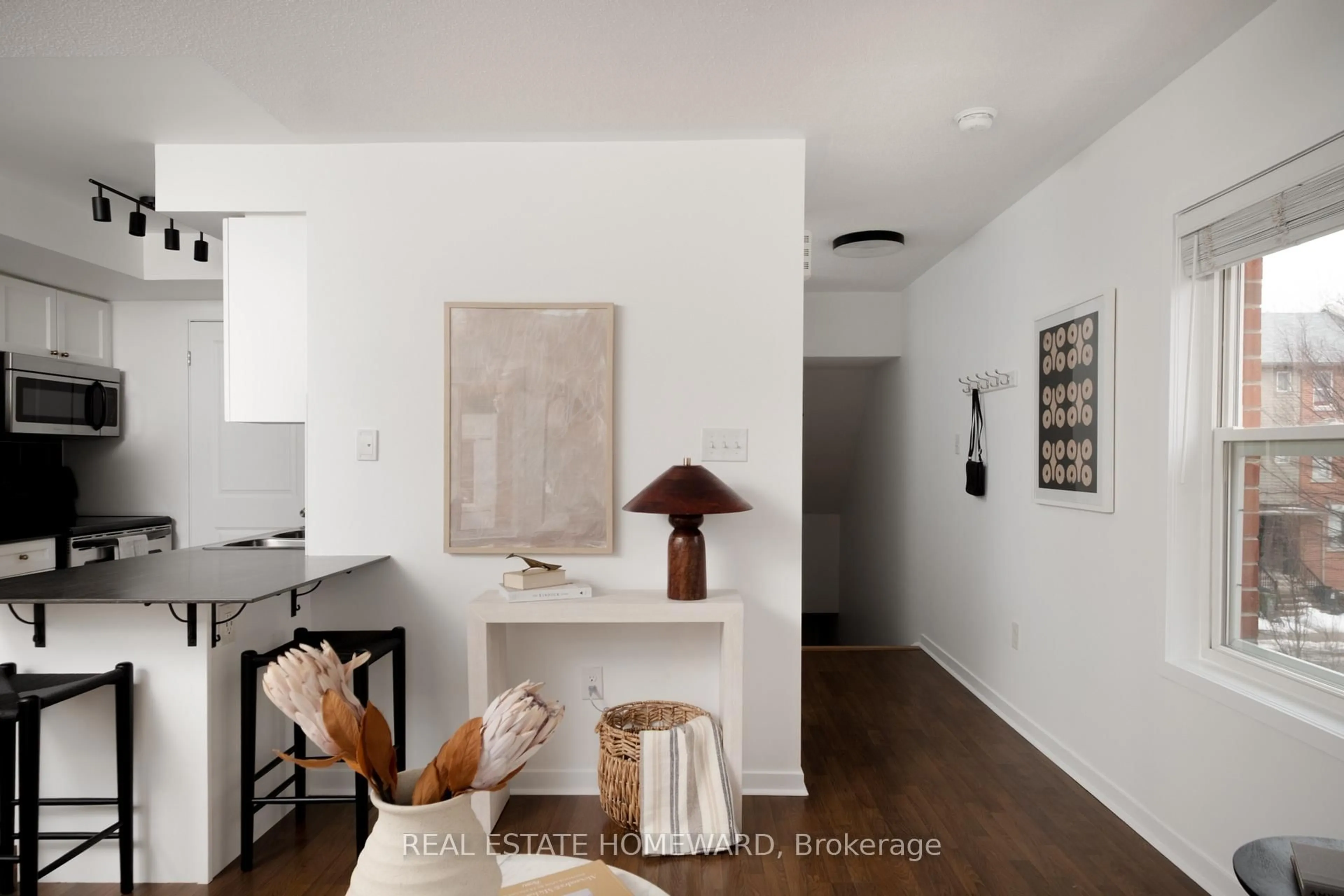 Indoor entryway for 82 Munro St #1, Toronto Ontario M4M 2S9