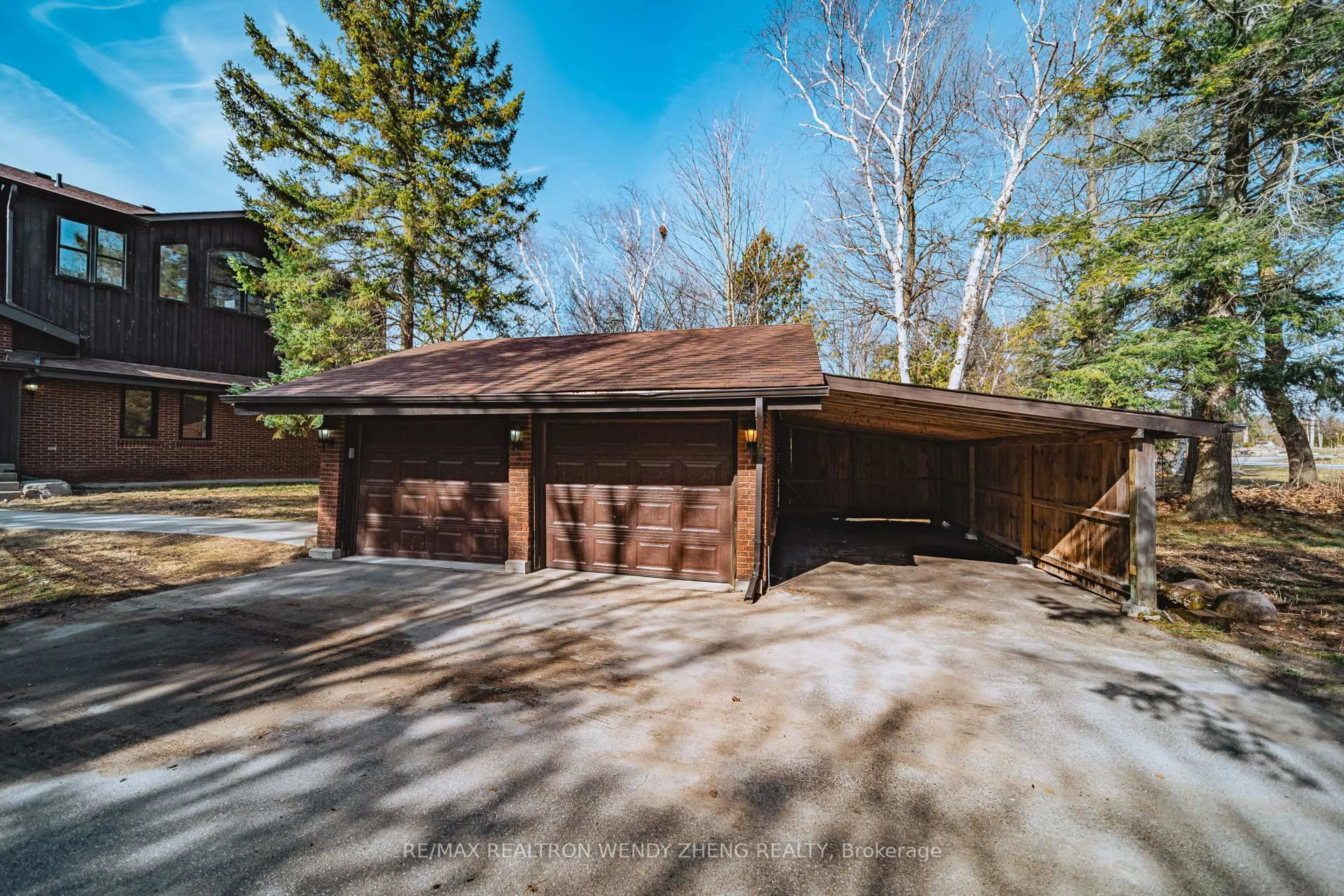 Indoor garage for 236 Summit Dr, Scugog Ontario L0B 1E0