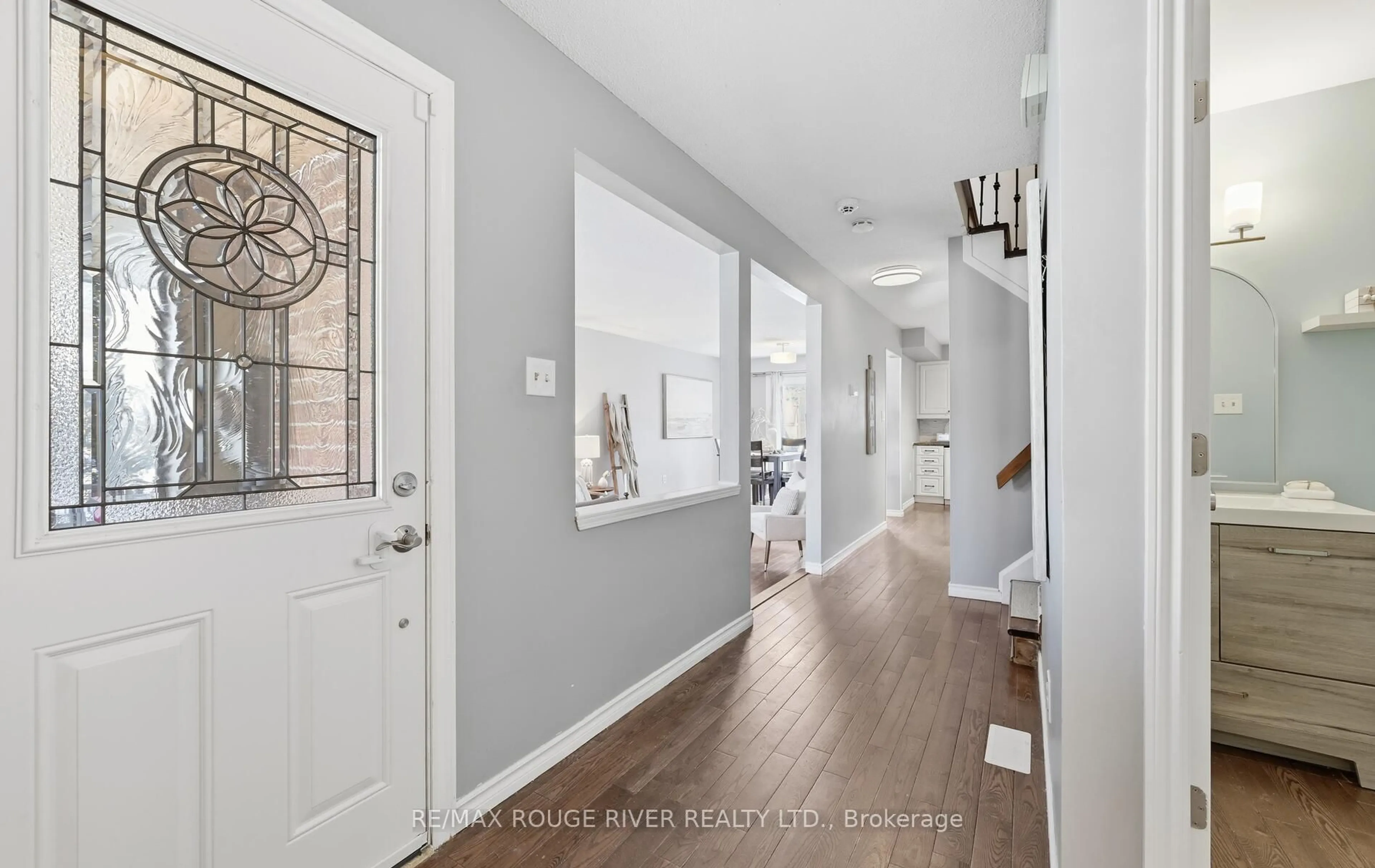 Indoor entryway for 1201 Charlotte Circ, Pickering Ontario L1V 3P9