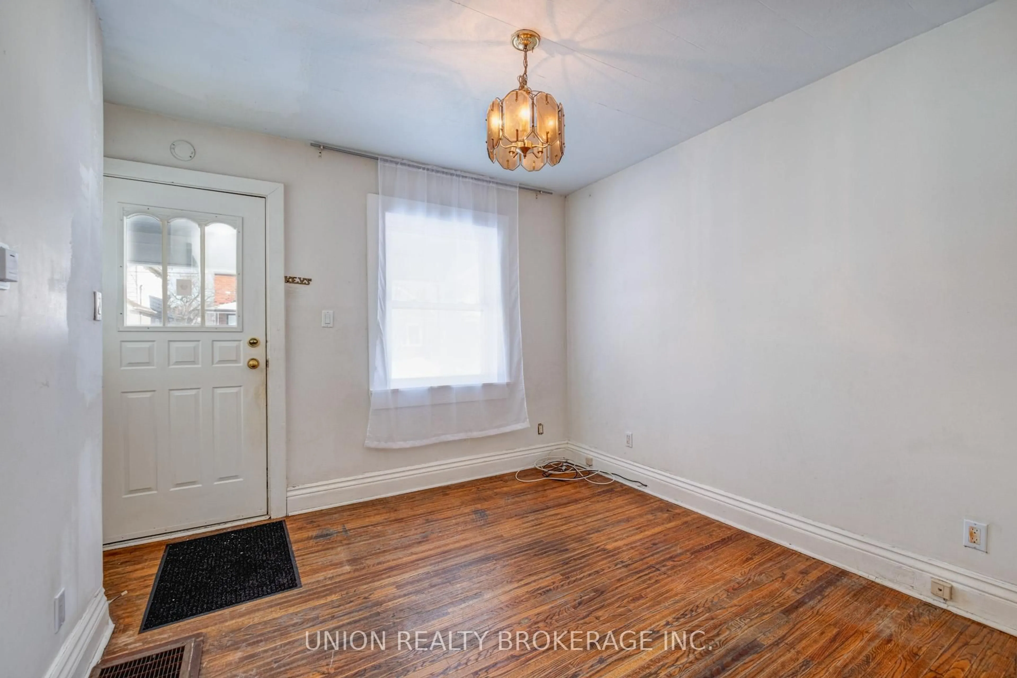 Indoor entryway for 354 Cedarvale Ave, Toronto Ontario M4C 4K6