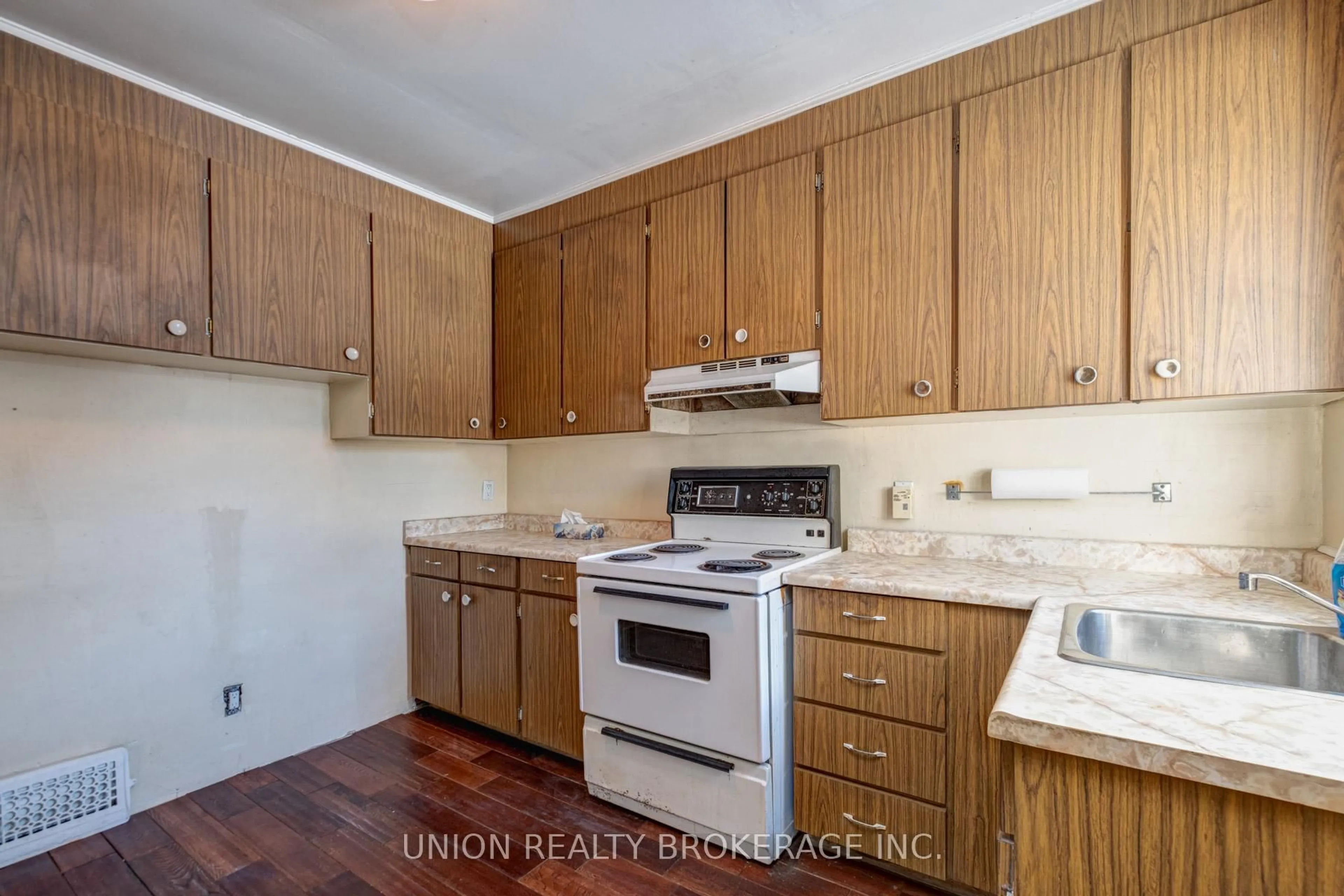 Standard kitchen, wood/laminate floor for 354 Cedarvale Ave, Toronto Ontario M4C 4K6