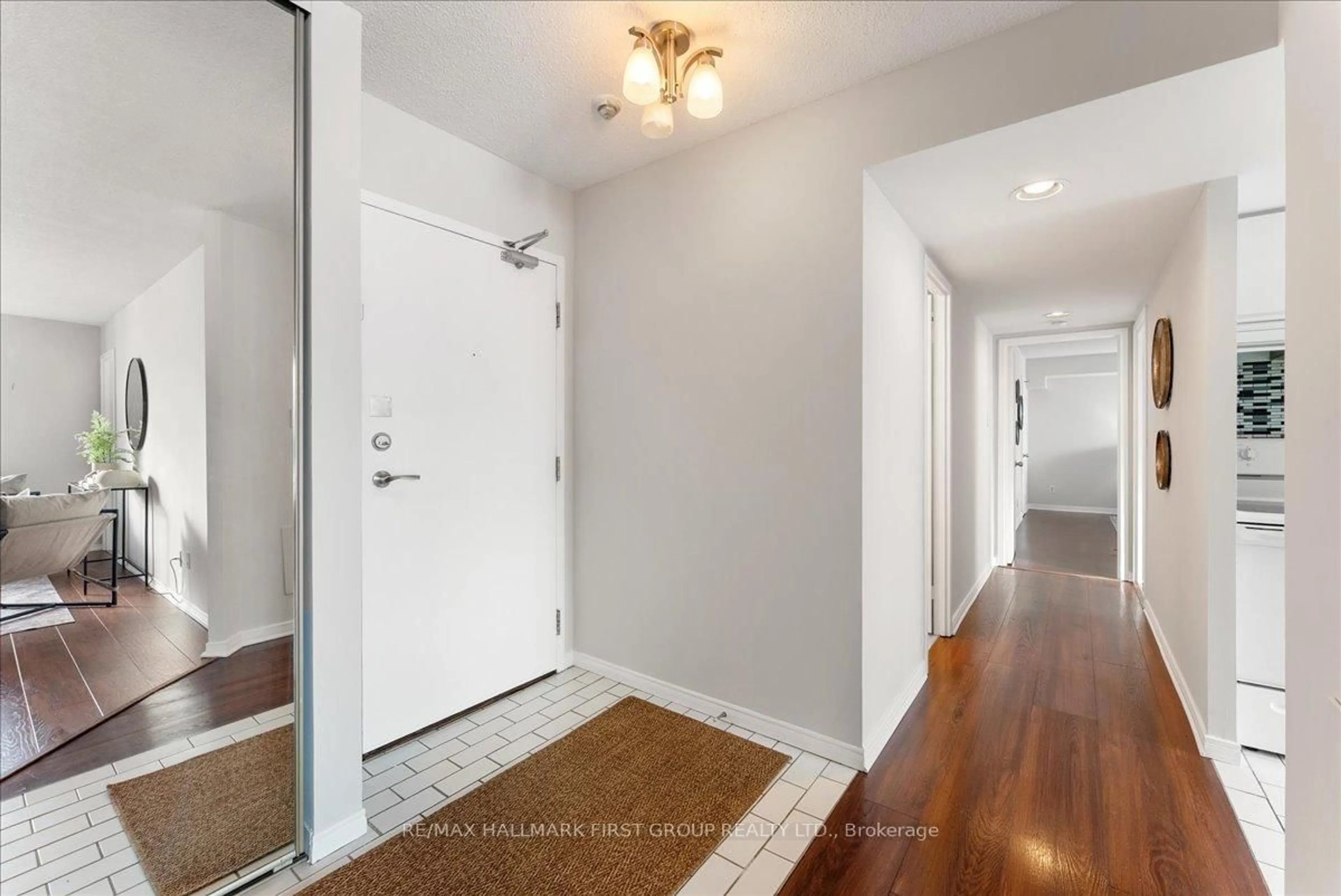 Indoor entryway for 360 Watson St #602, Whitby Ontario L1N 9G2