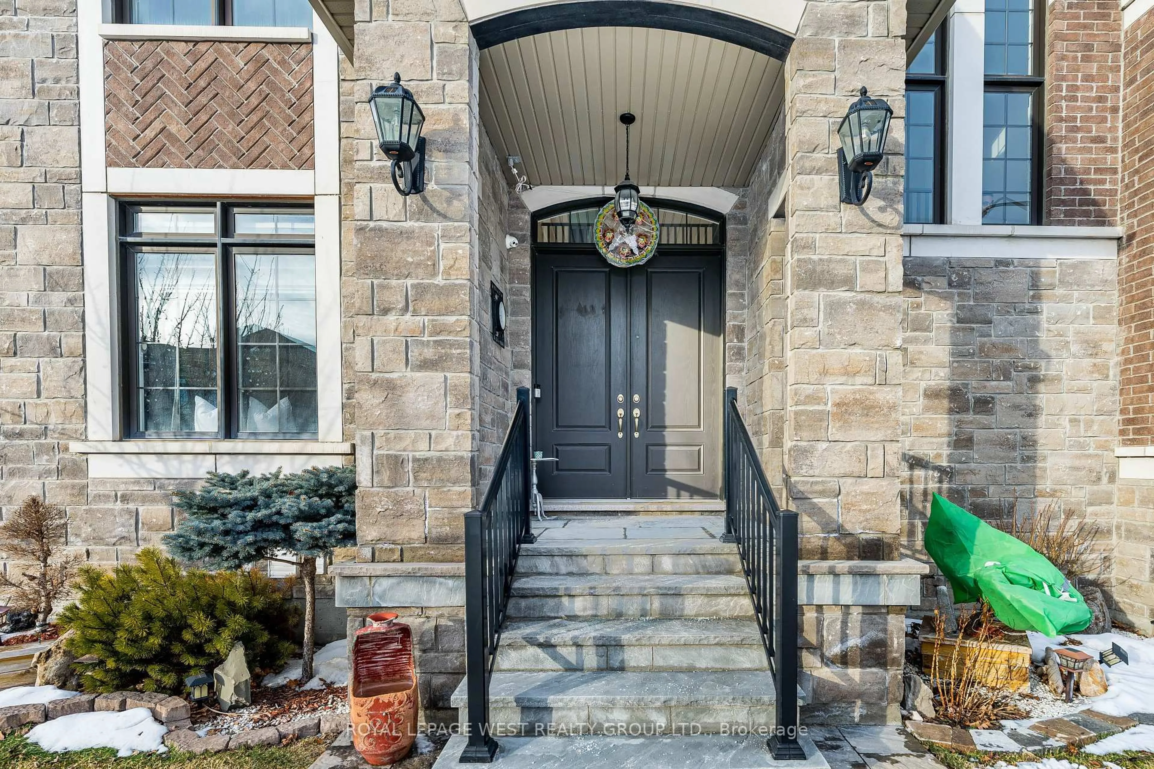 Indoor entryway for 13 ARKSEY St, Whitby Ontario L1P 0G5