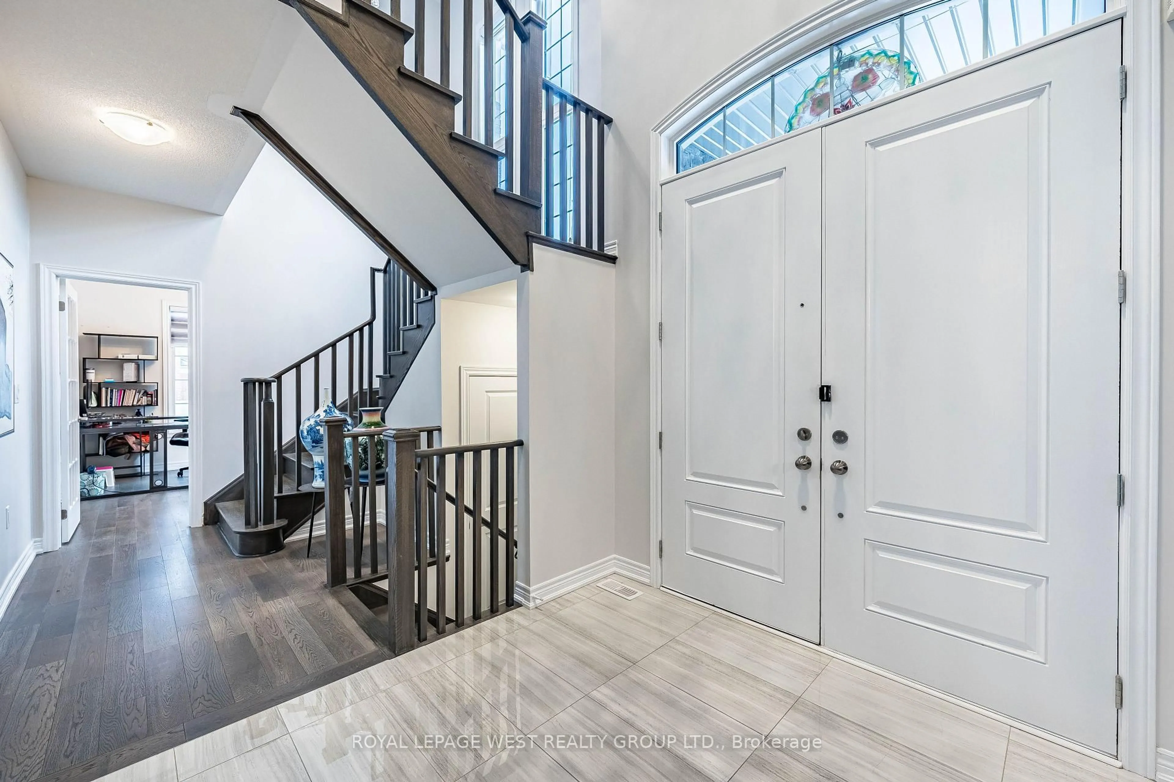 Indoor entryway for 13 ARKSEY St, Whitby Ontario L1P 0G5