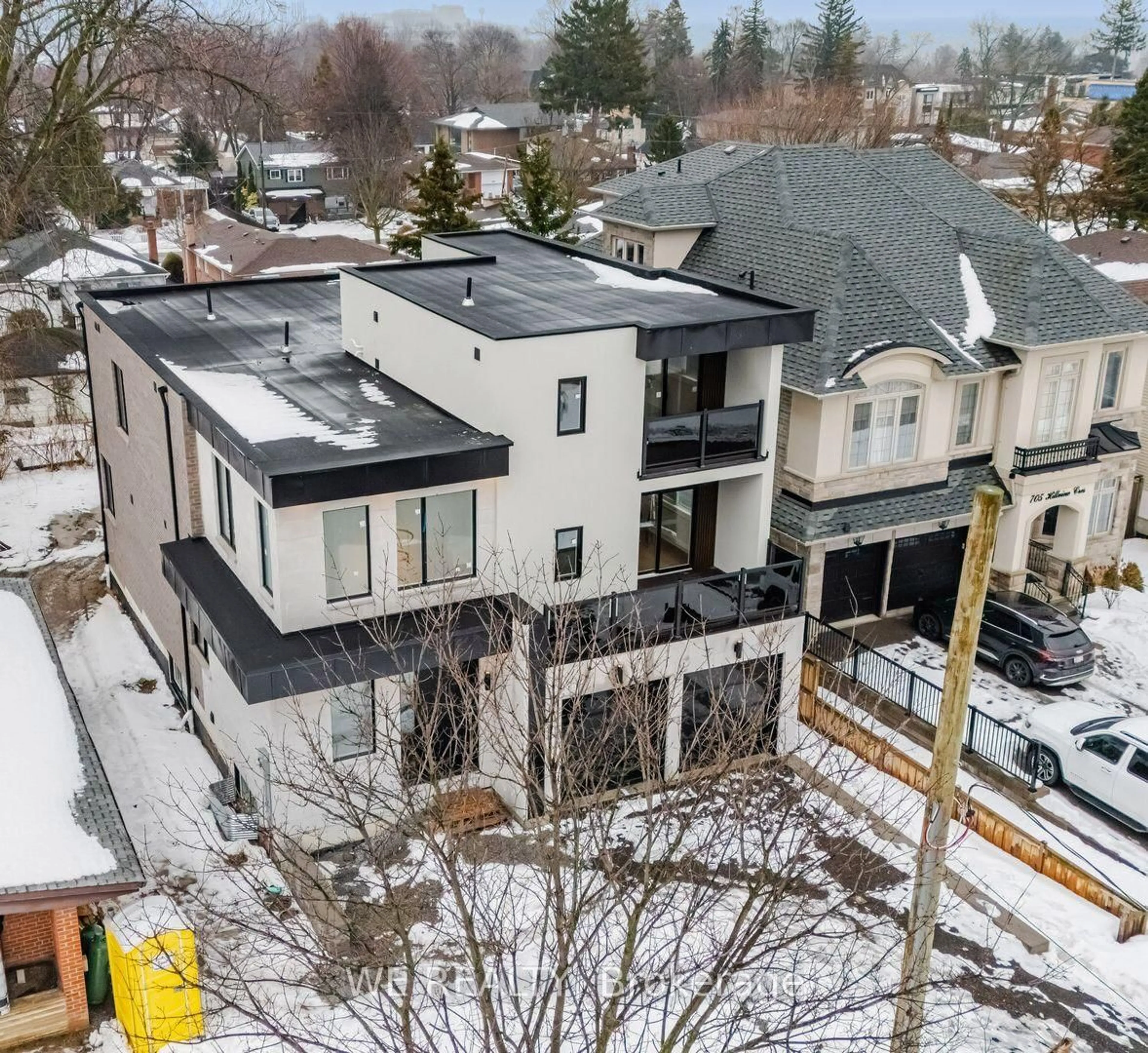 A pic from outside/outdoor area/front of a property/back of a property/a pic from drone, unknown for 711 Hillview Cres, Pickering Ontario L1W 2R6