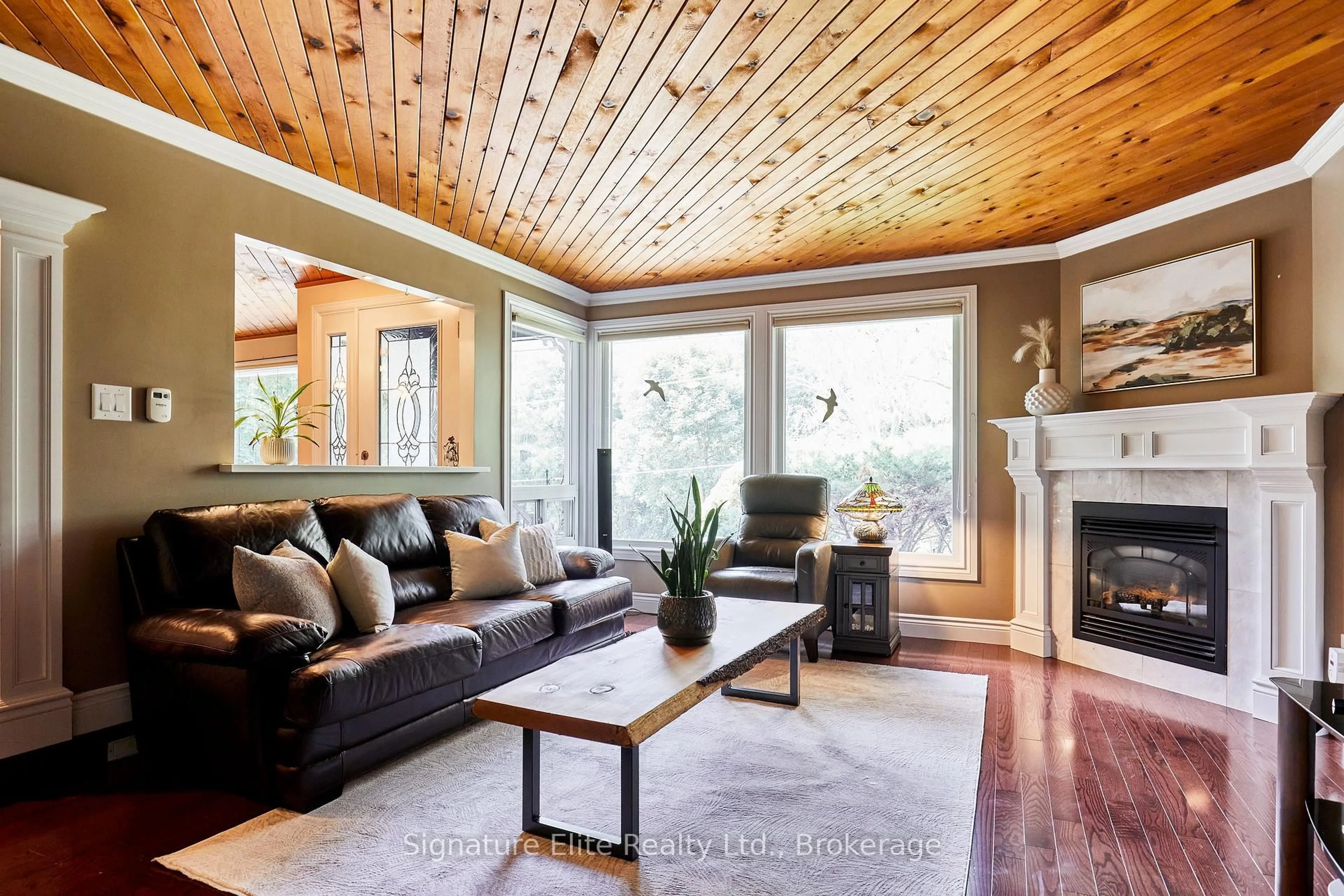 Living room with furniture, wood/laminate floor for 121 Meadow Cres, Whitby Ontario L1N 3J5