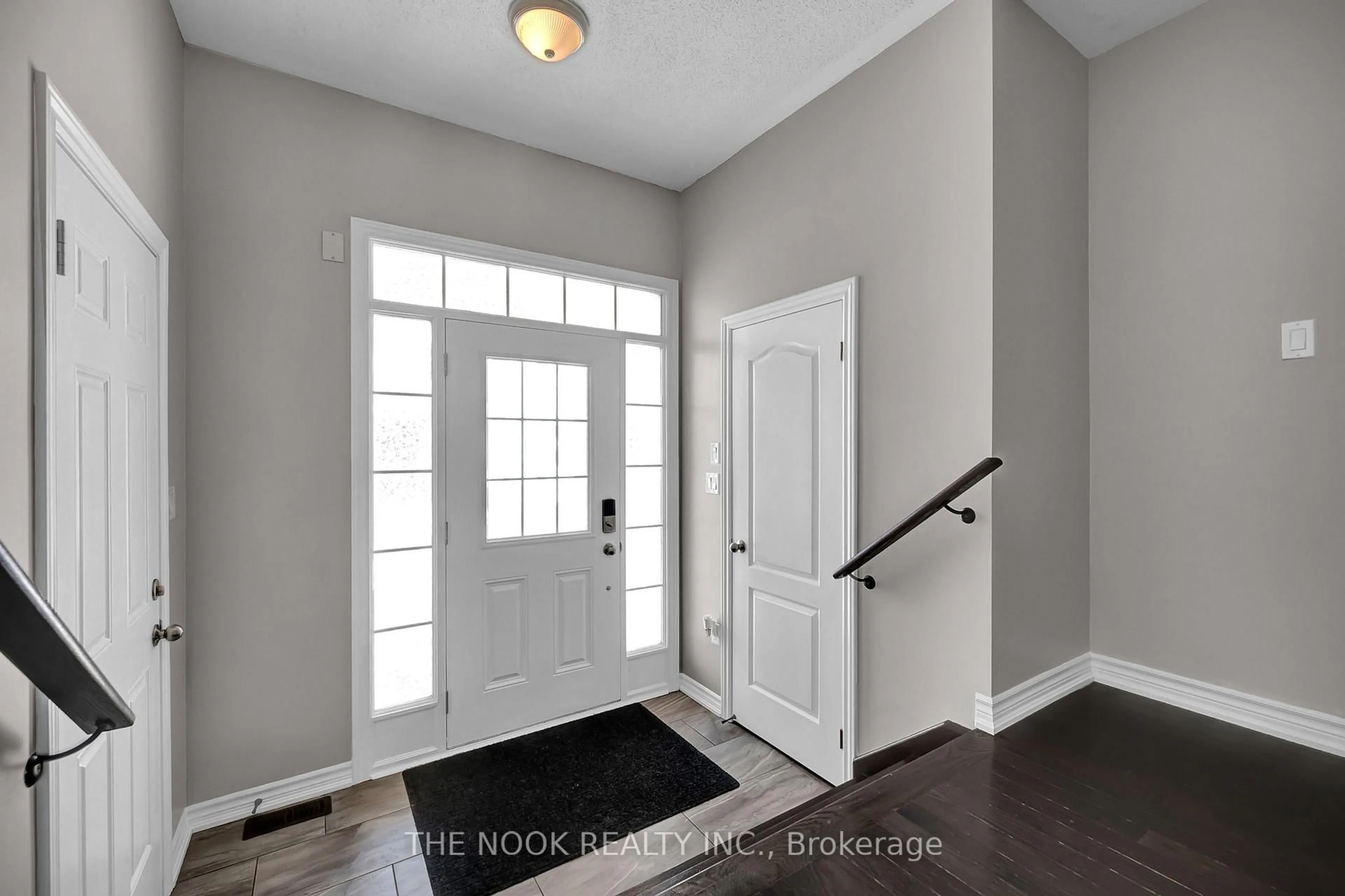 Indoor entryway for 120 Elmer Adams Dr, Clarington Ontario L1E 0G4