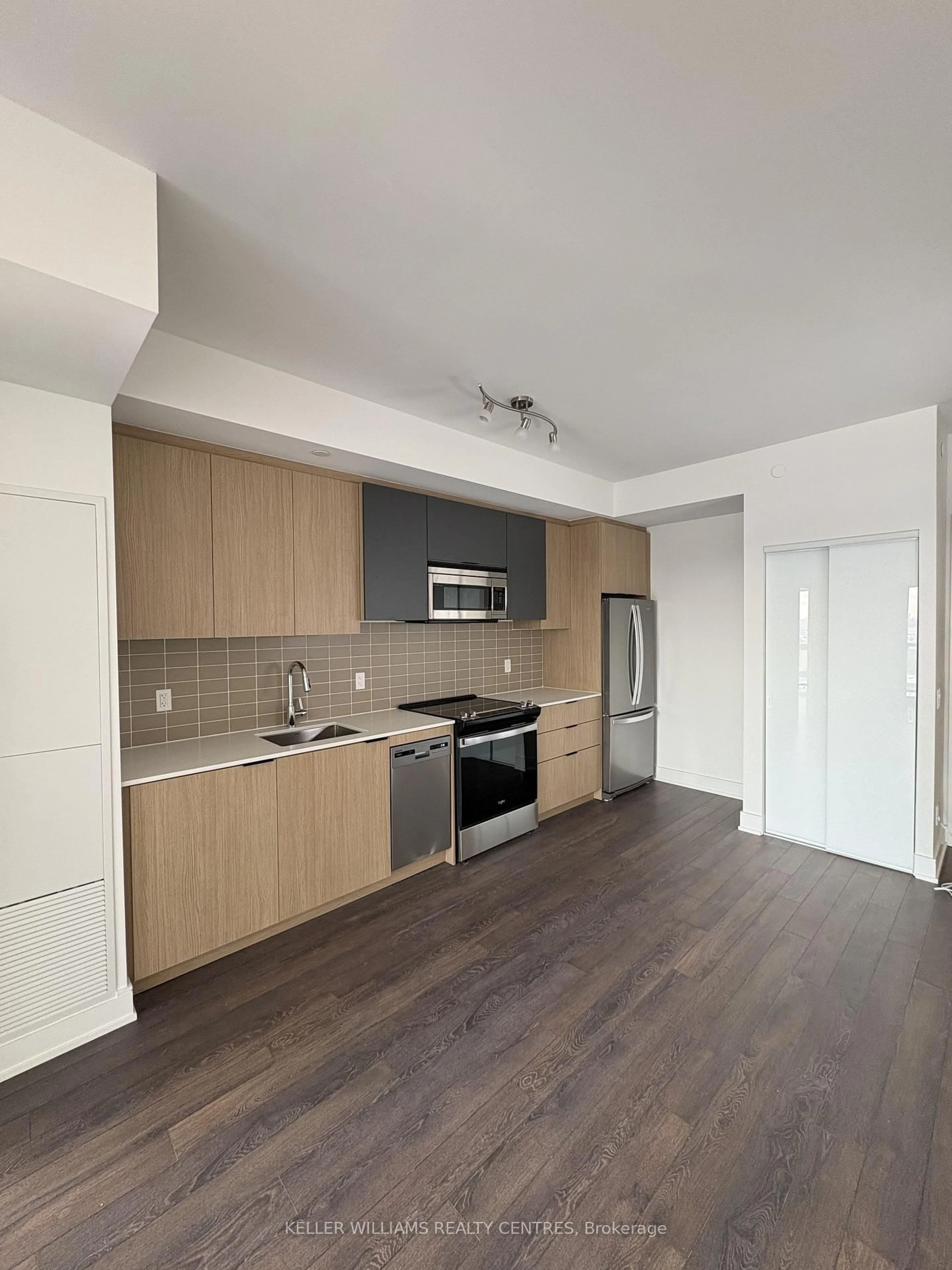 Standard kitchen, wood/laminate floor for 1350 Ellesmere Rd #1001, Toronto Ontario M1P 0G6