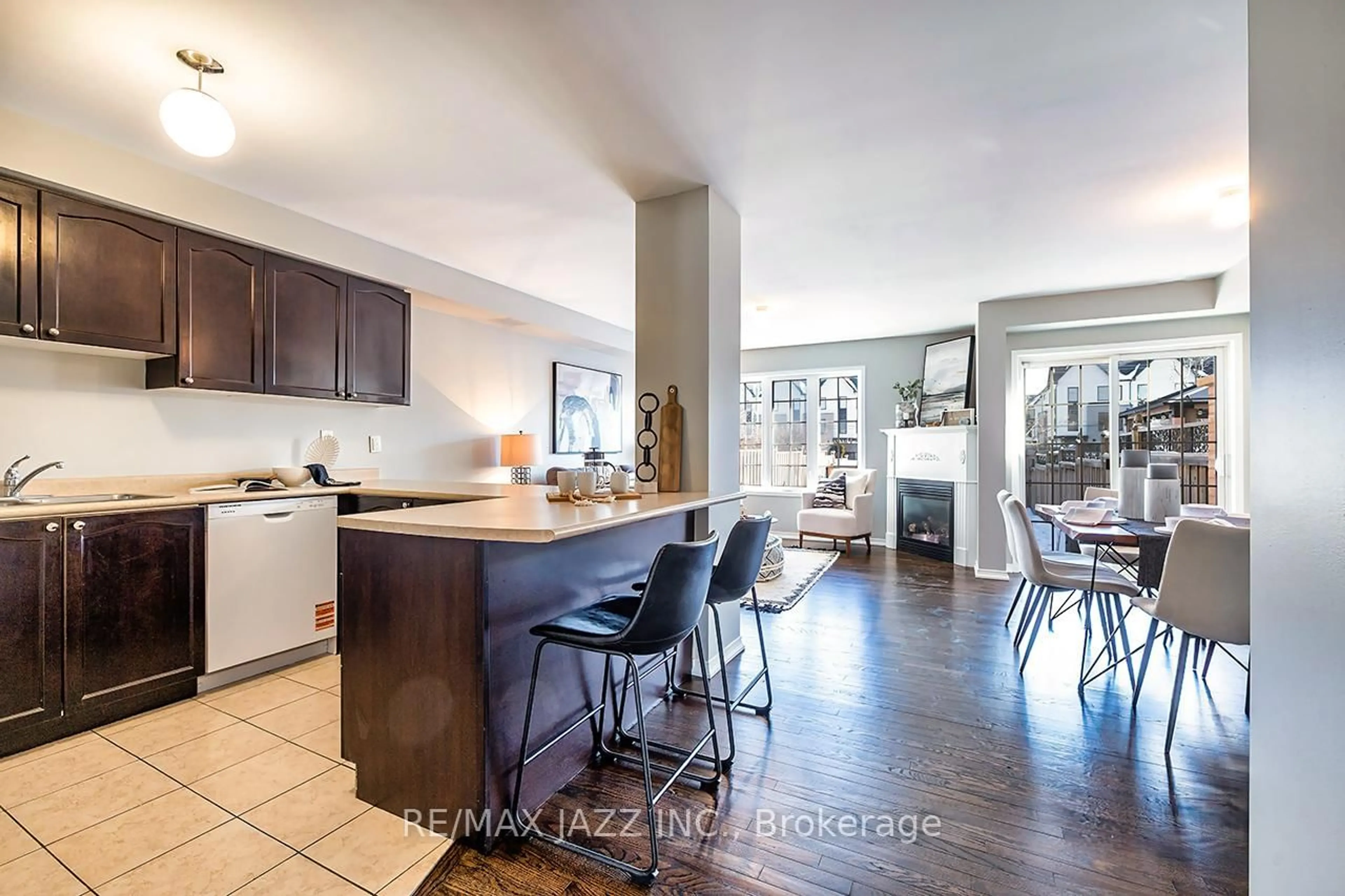 Open concept kitchen, unknown for 25 Summerside Ave, Whitby Ontario L1R 0K1