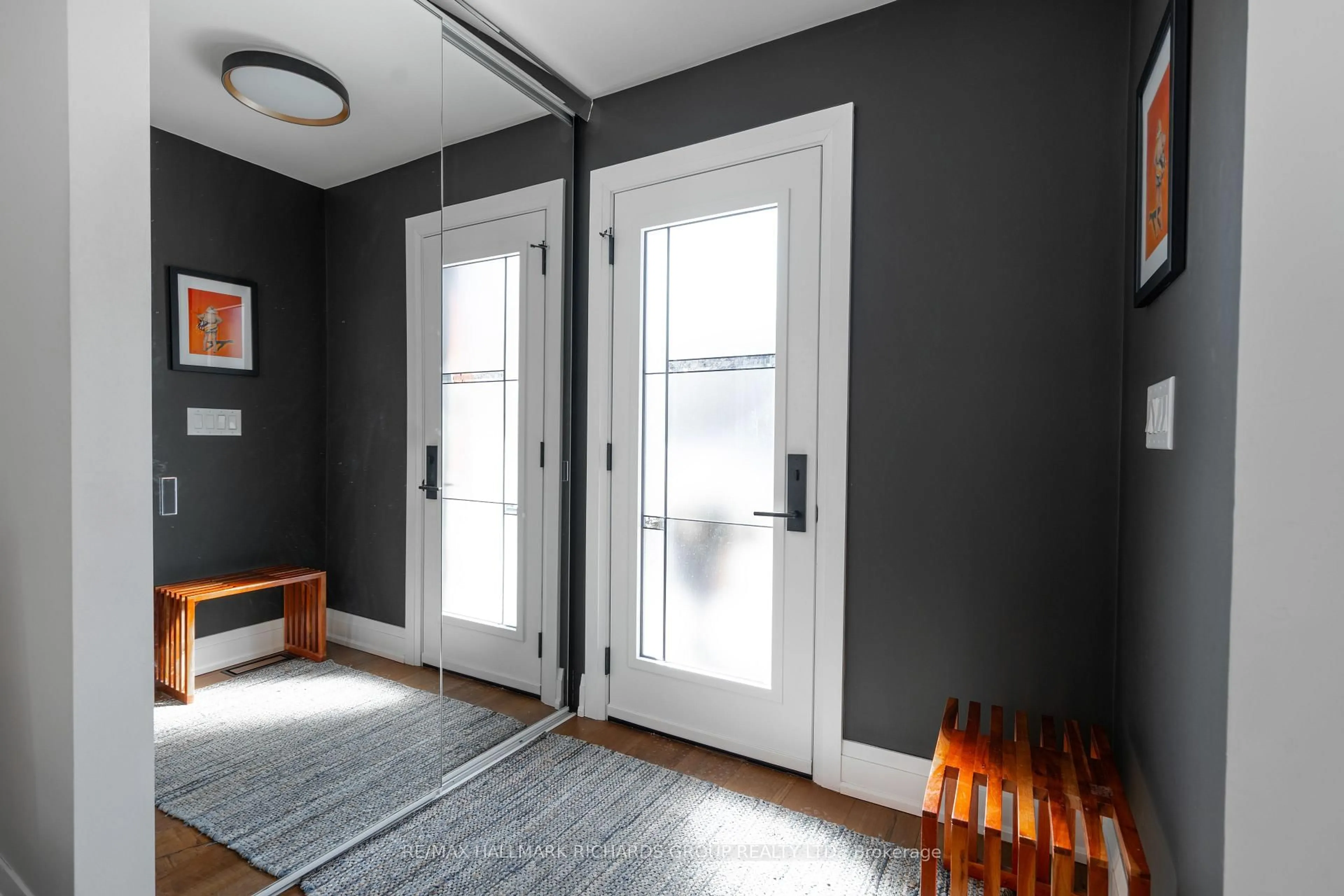 Indoor entryway for 27 Ferncroft Dr, Toronto Ontario M1N 2X3