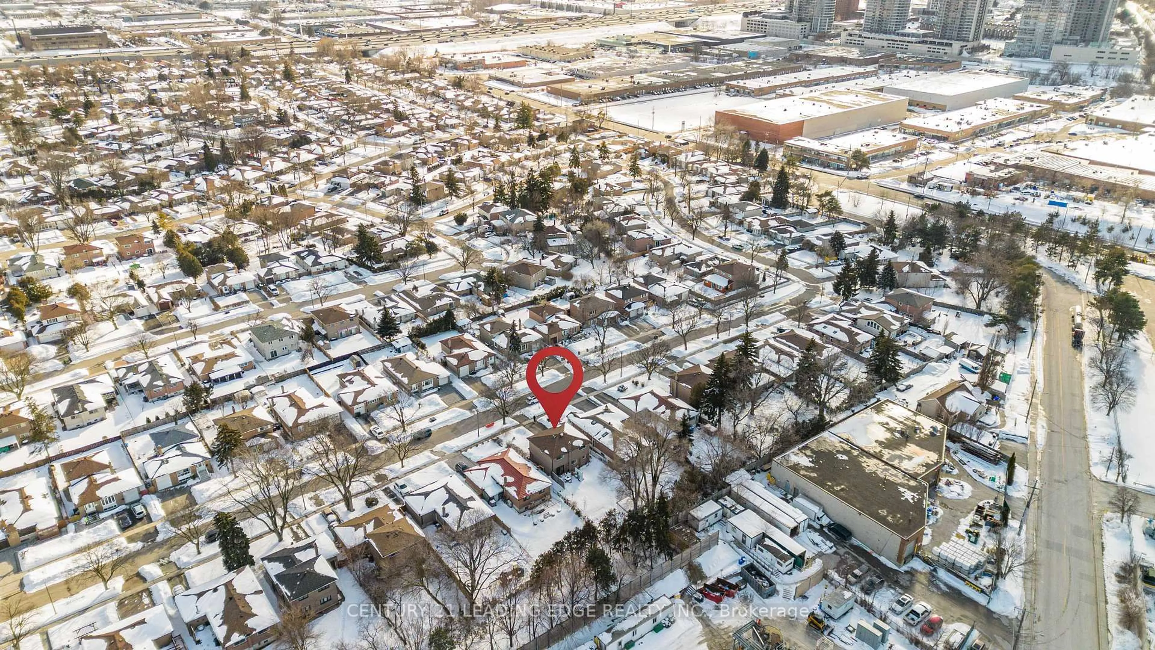 A pic from outside/outdoor area/front of a property/back of a property/a pic from drone, street for 66 Sonmore Dr, Toronto Ontario M1S 1X4
