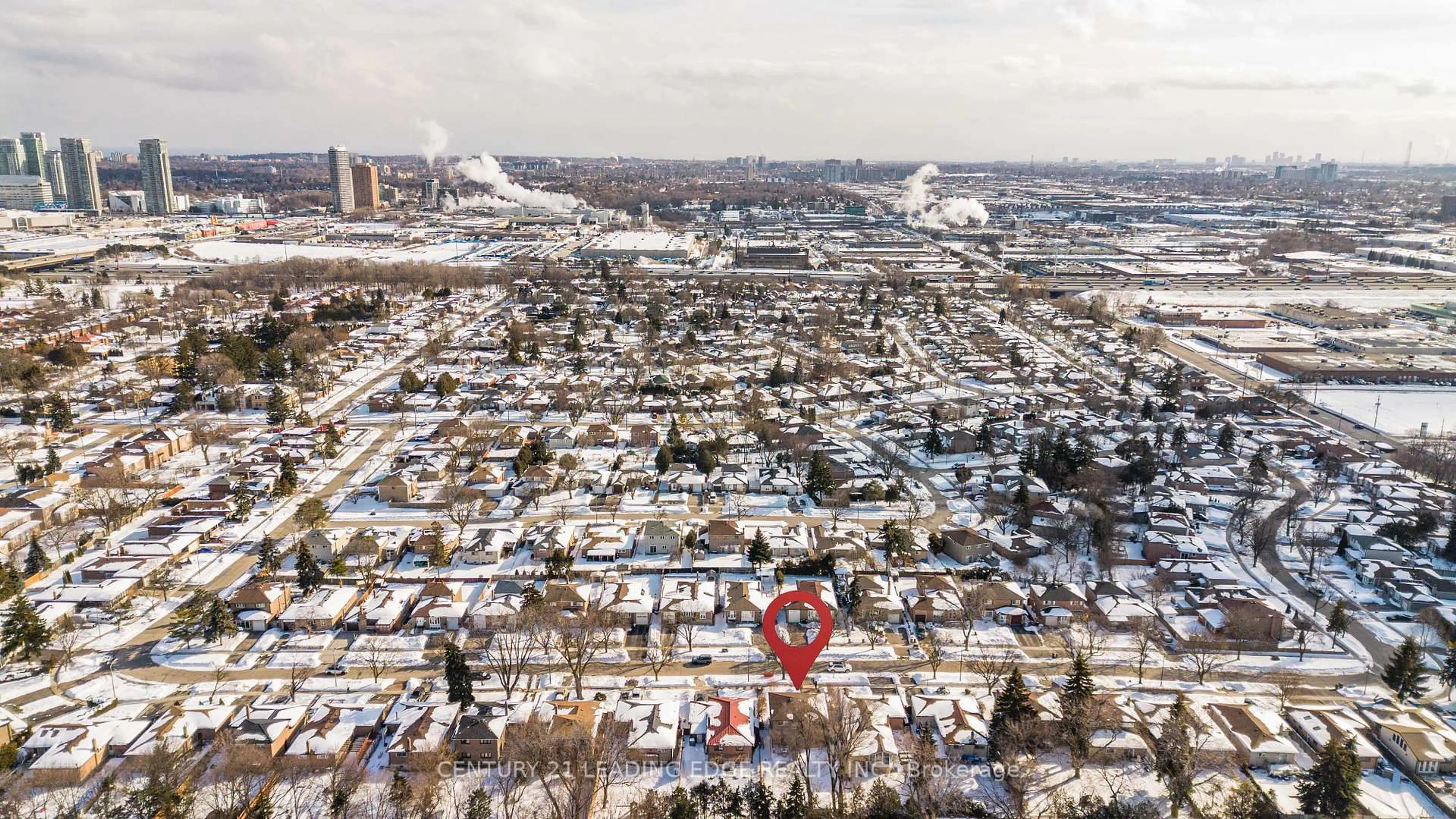 A pic from outside/outdoor area/front of a property/back of a property/a pic from drone, street for 66 Sonmore Dr, Toronto Ontario M1S 1X4