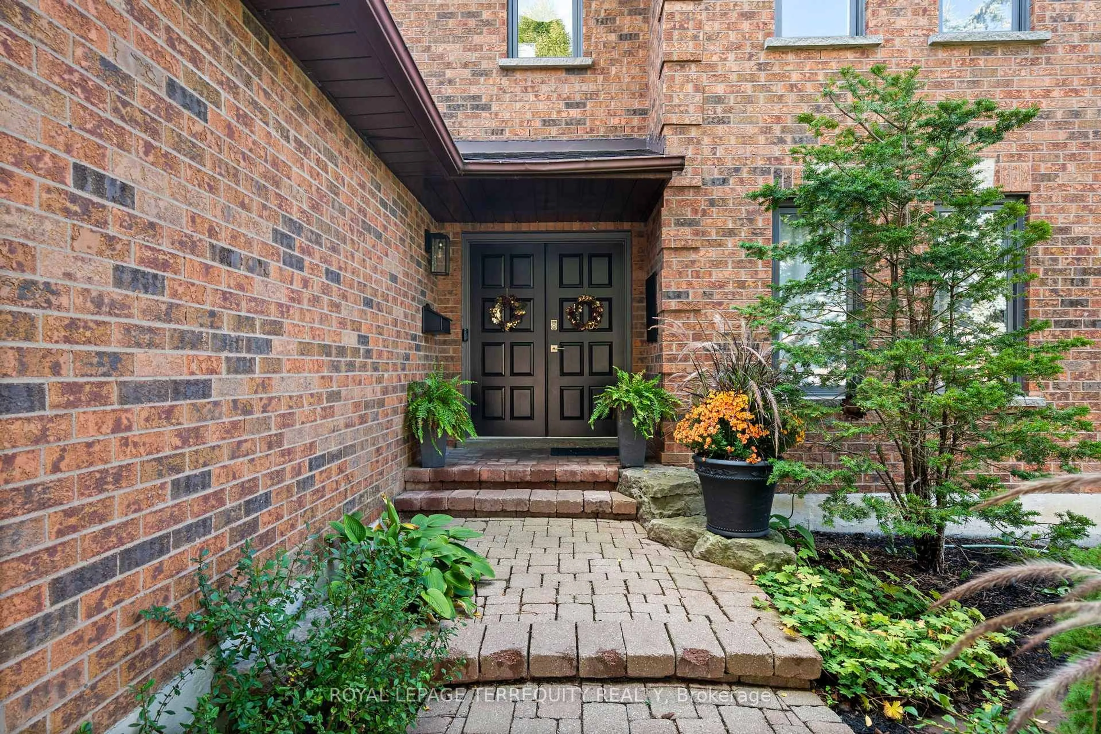 Home with brick exterior material, street for 94 Intrepid Dr, Whitby Ontario L1N 8S1