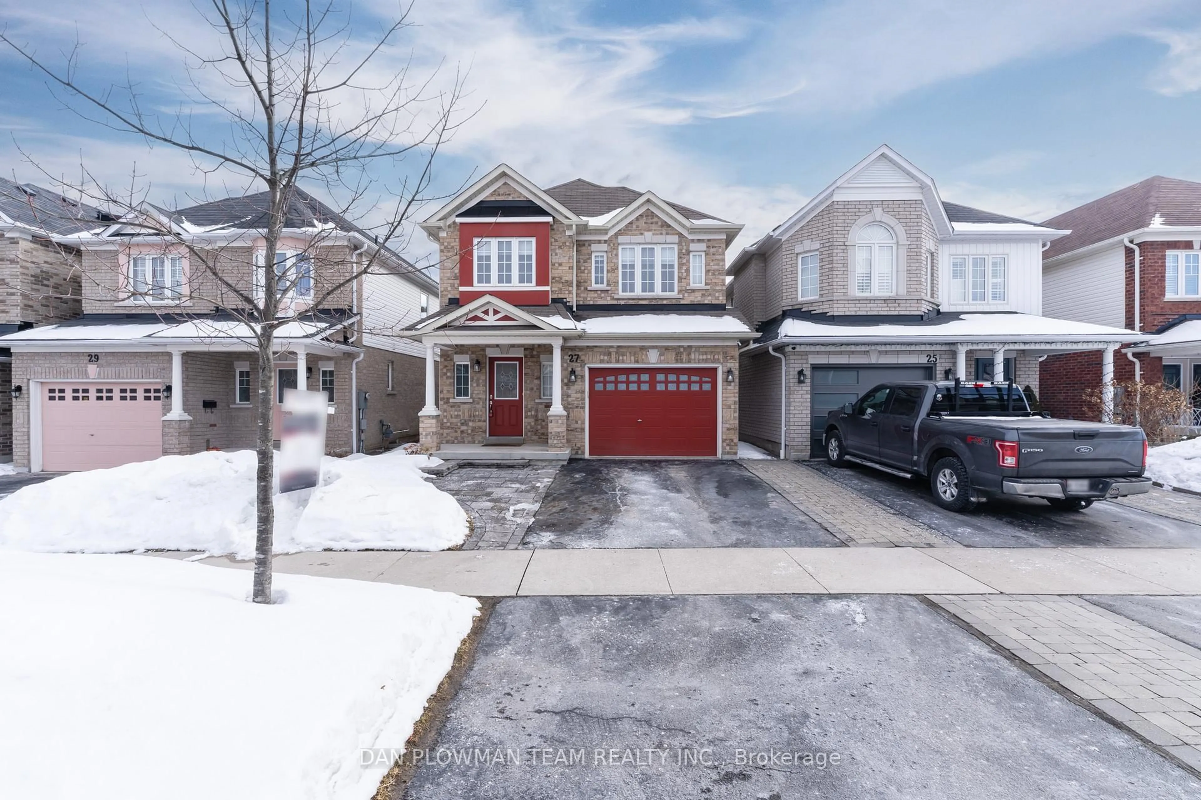 A pic from outside/outdoor area/front of a property/back of a property/a pic from drone, street for 27 McCourt Dr, Ajax Ontario L1Z 0P4