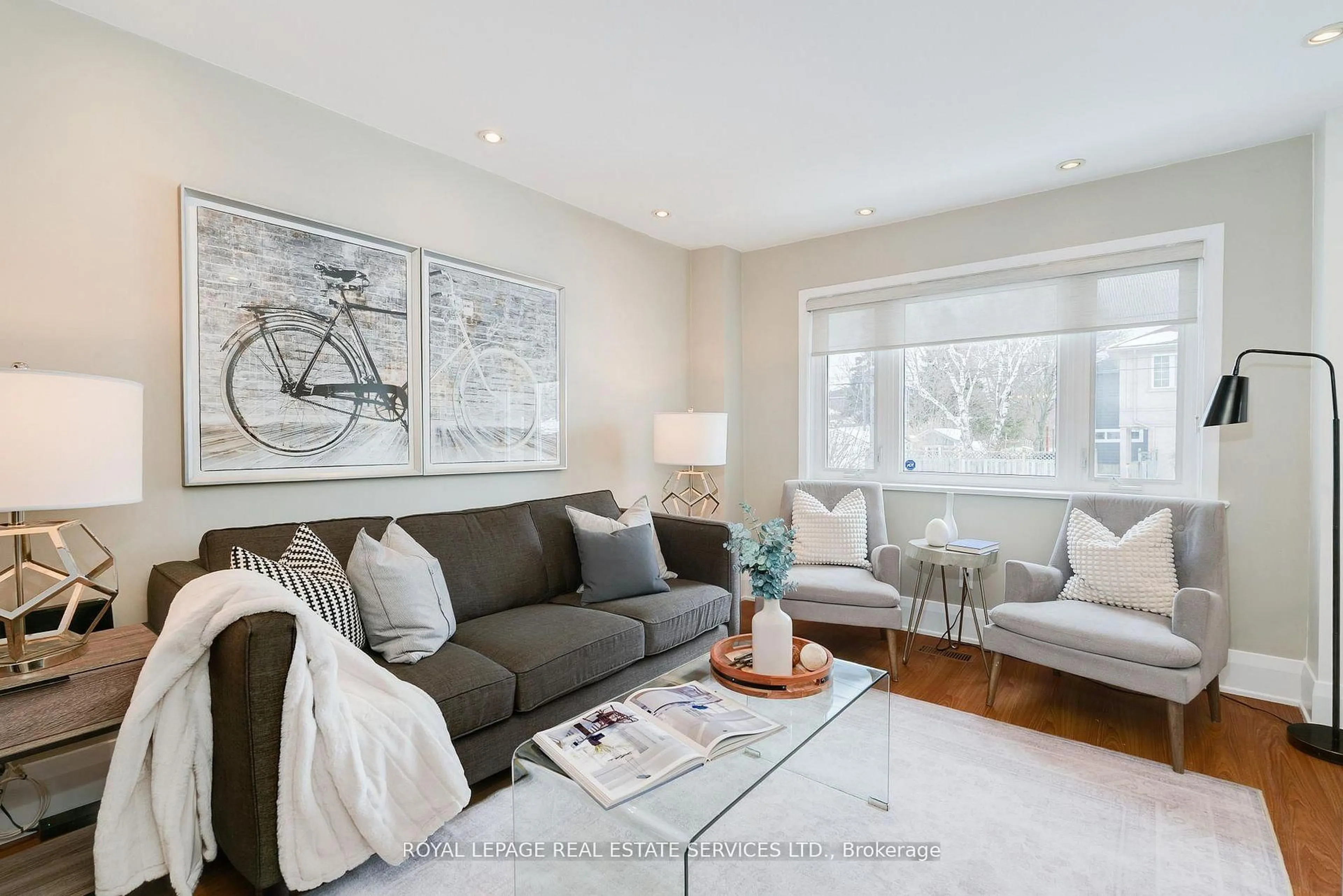 Living room with furniture, unknown for 110B Hollis Ave, Toronto Ontario M1N 2C8