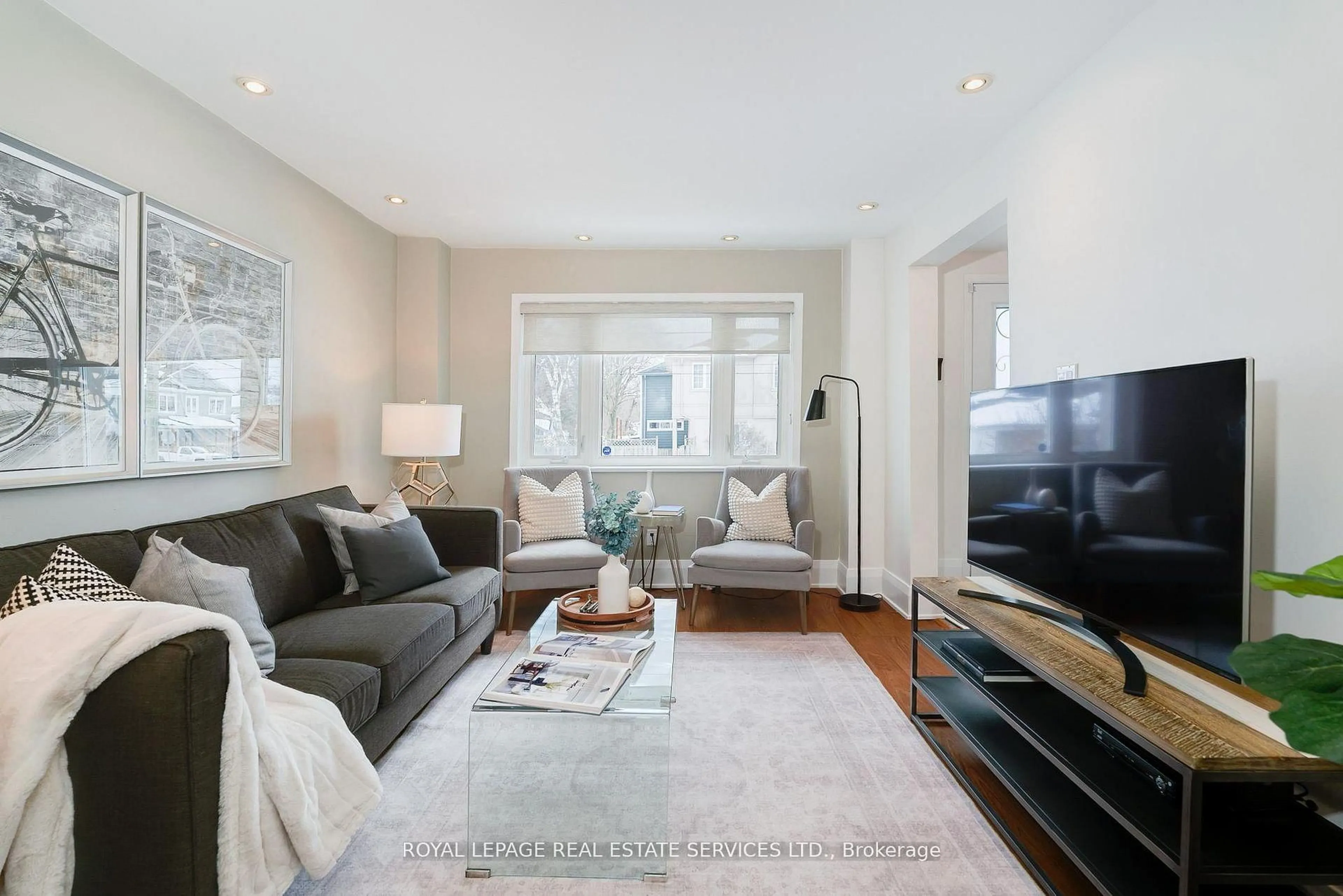 Living room with furniture, unknown for 110B Hollis Ave, Toronto Ontario M1N 2C8