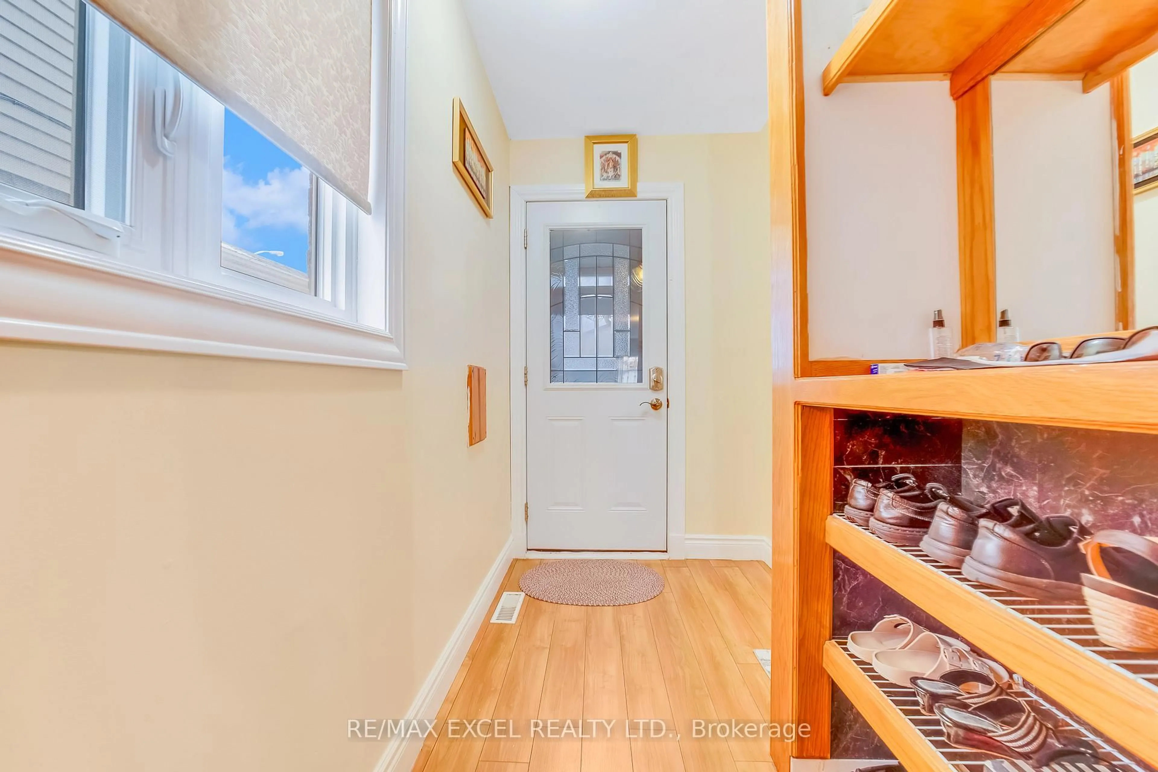 Indoor entryway for 47 Jacob Fisher Dr, Toronto Ontario M1B 4K4