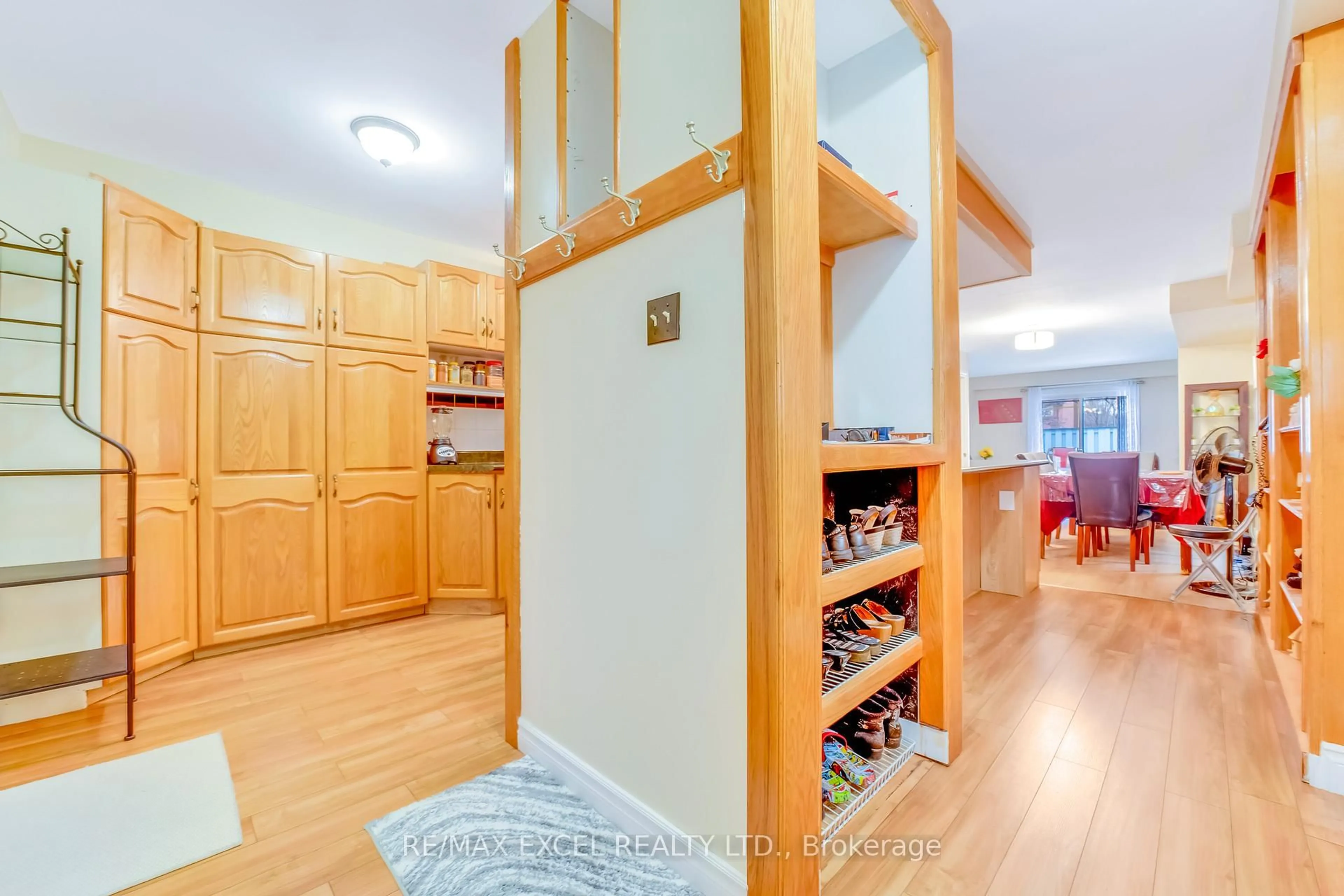 Indoor entryway for 47 Jacob Fisher Dr, Toronto Ontario M1B 4K4