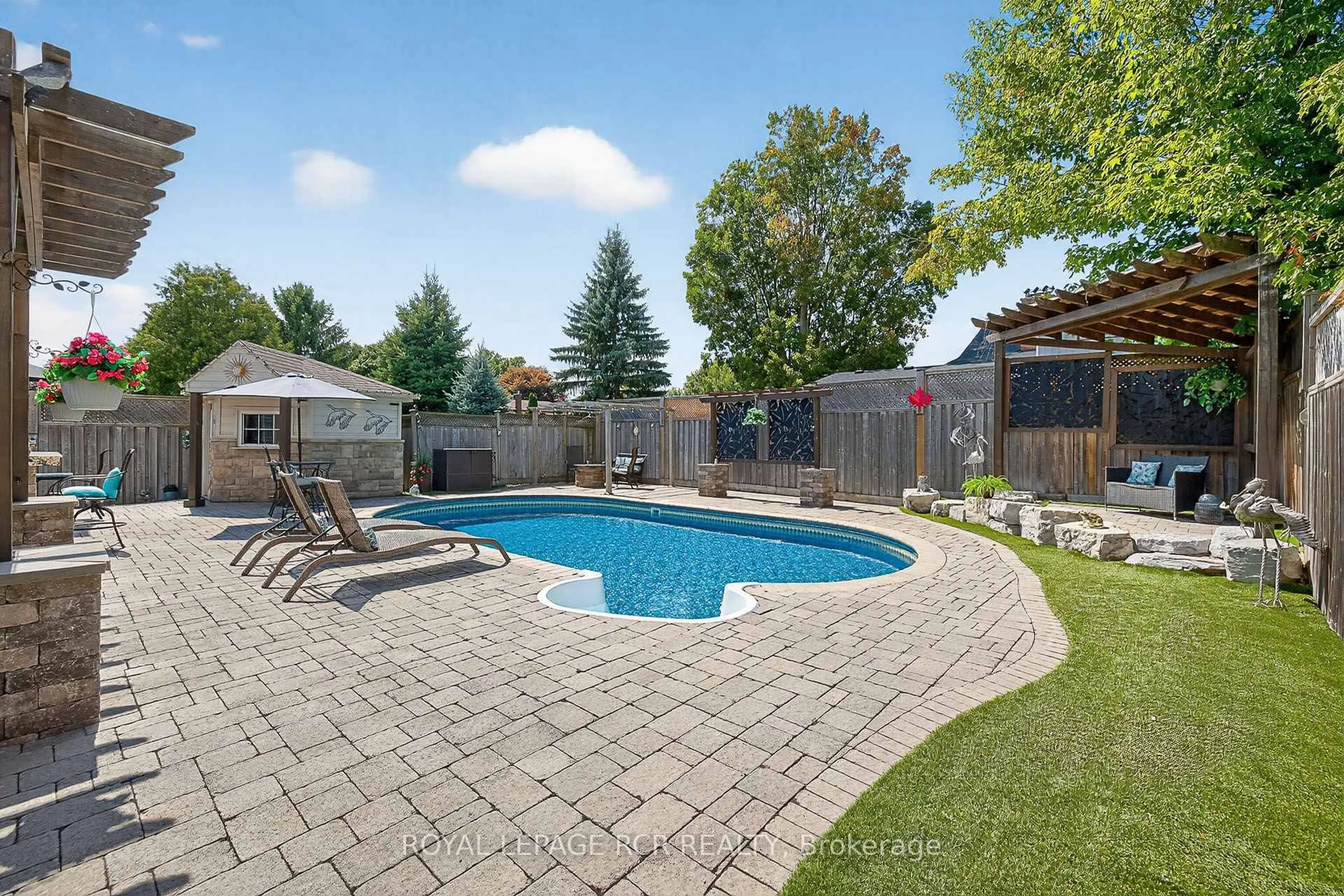 Pool for 21 Corvinelli Dr, Whitby Ontario L1M 0G7