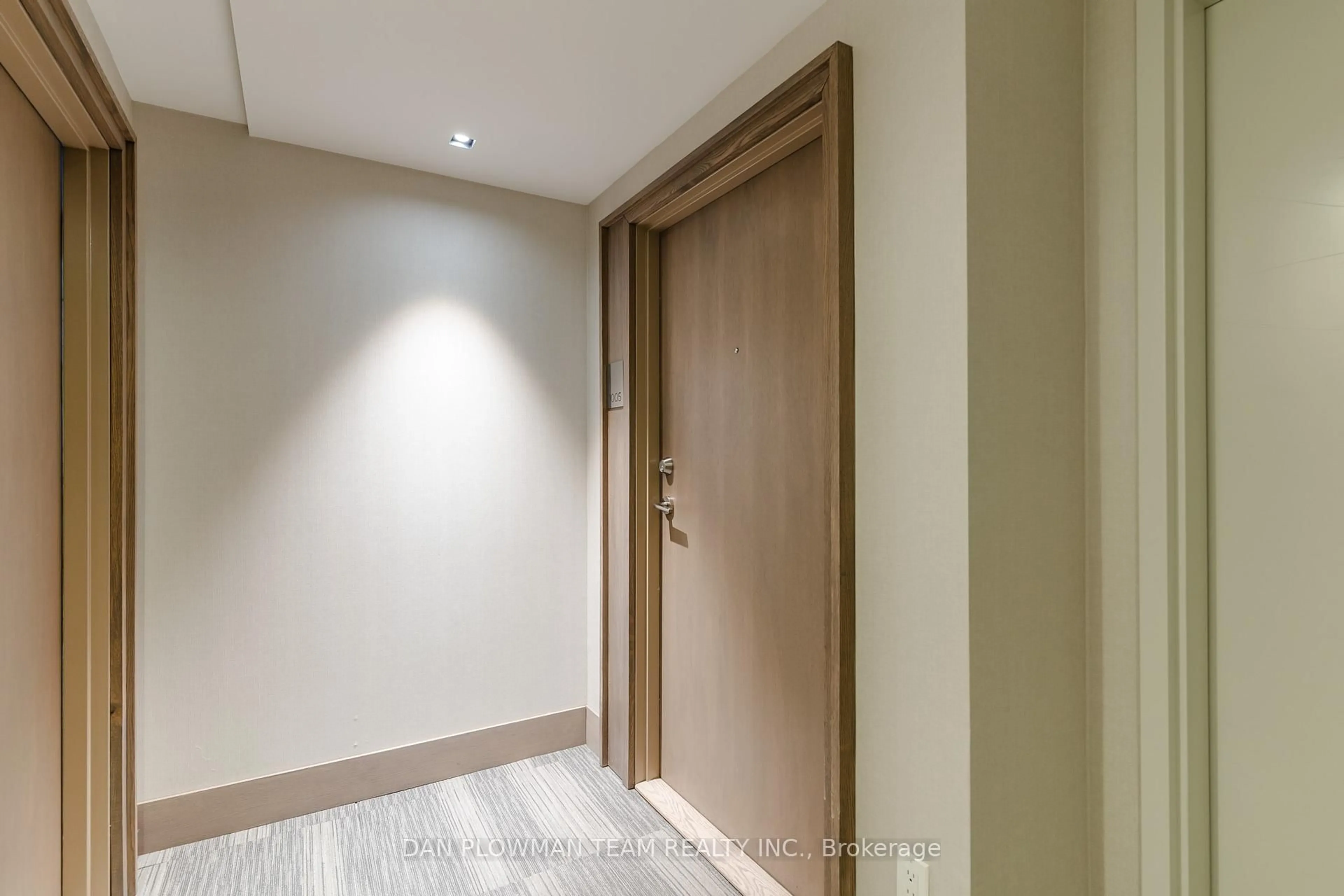 Indoor foyer for 1255 Bayly St #1005, Pickering Ontario L1W 0B6