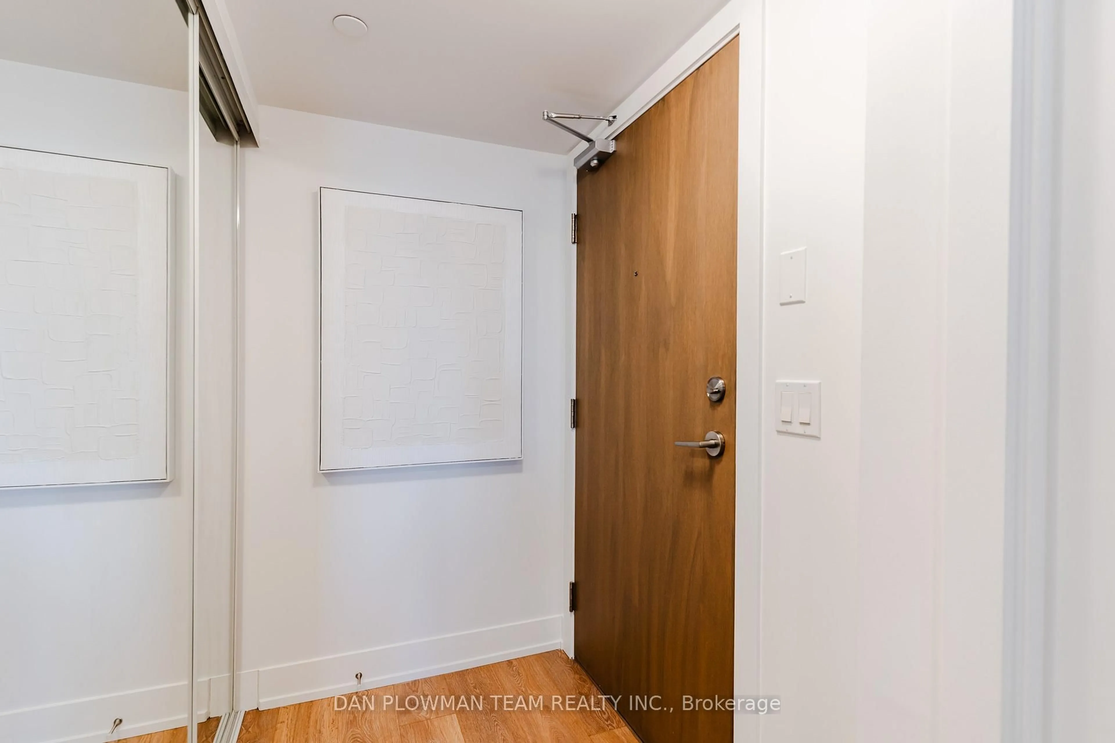 Indoor entryway for 1255 Bayly St #1005, Pickering Ontario L1W 0B6