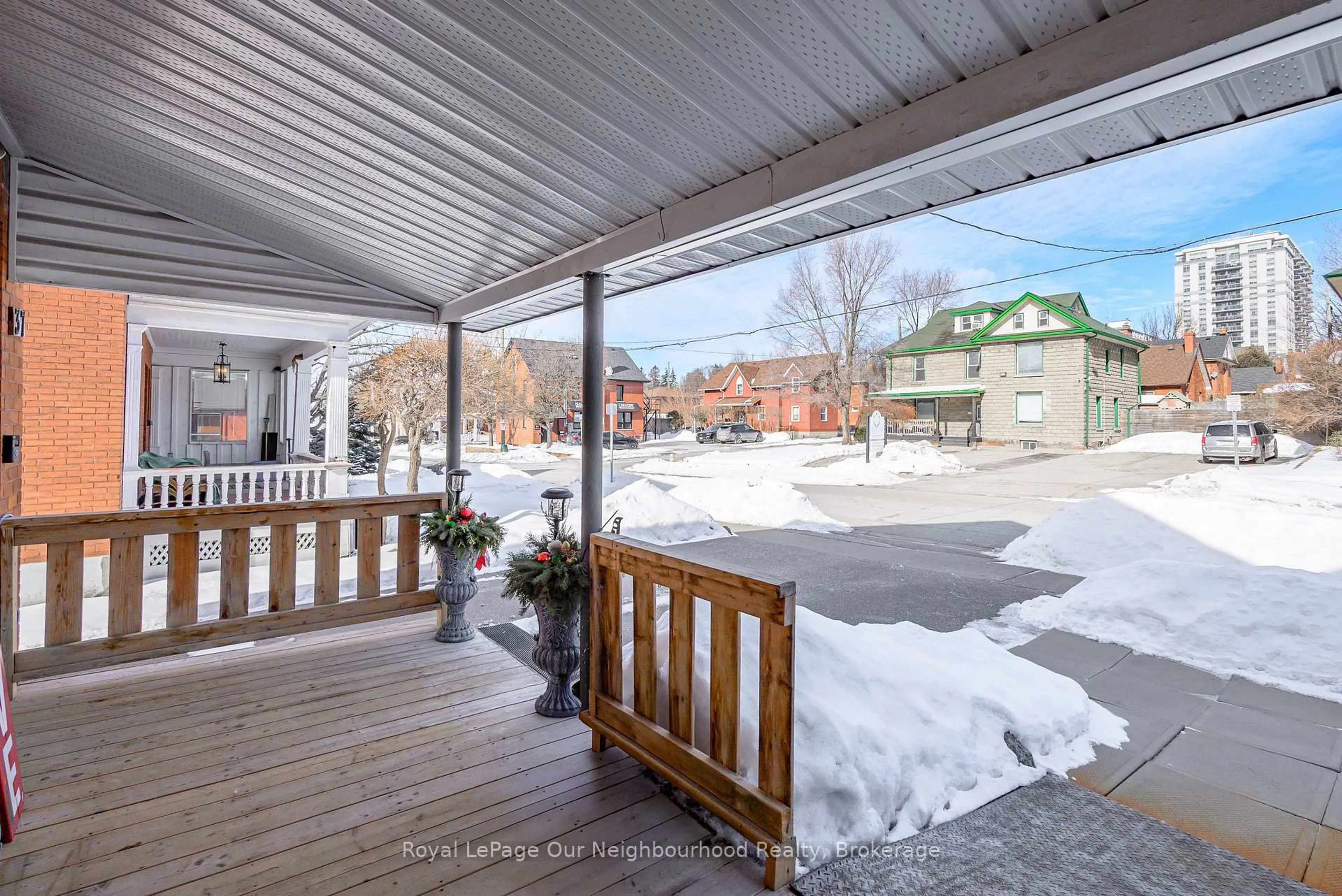 Patio, street for 37 Elgin St, Oshawa Ontario L1G 1S9