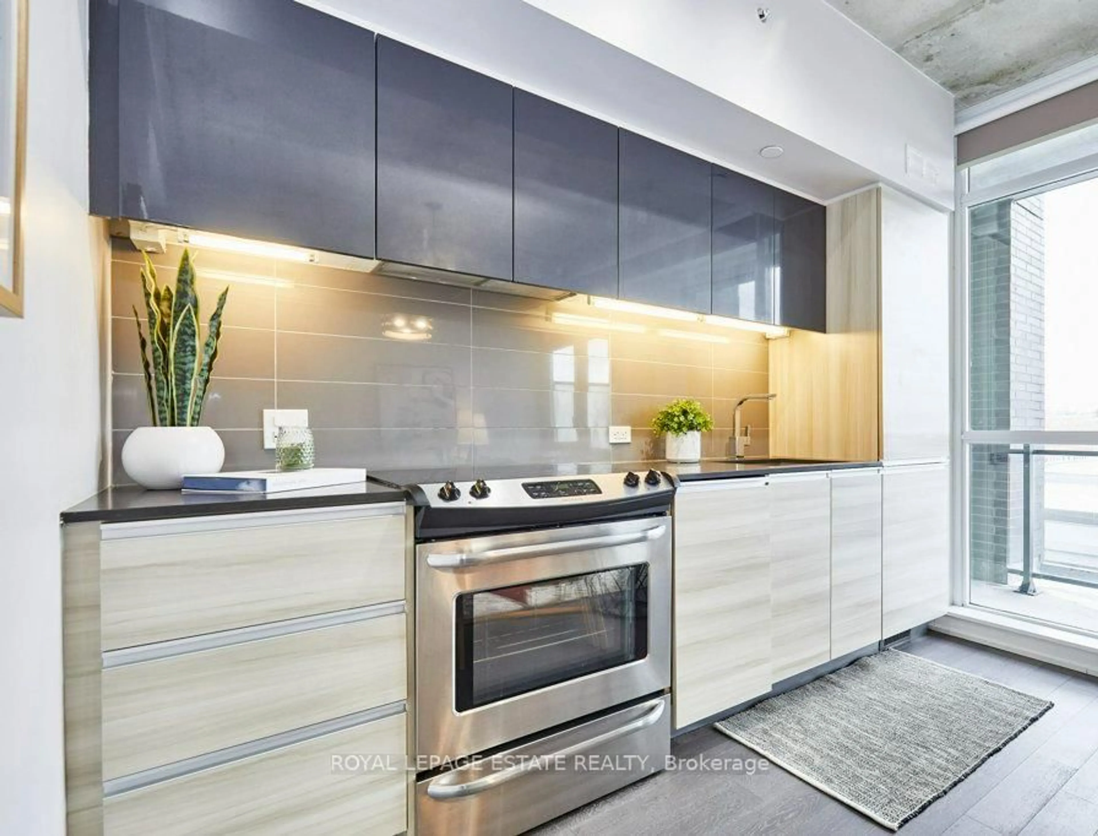 Contemporary kitchen, ceramic/tile floor for 1190 Dundas St #525, Toronto Ontario M4M 0C5