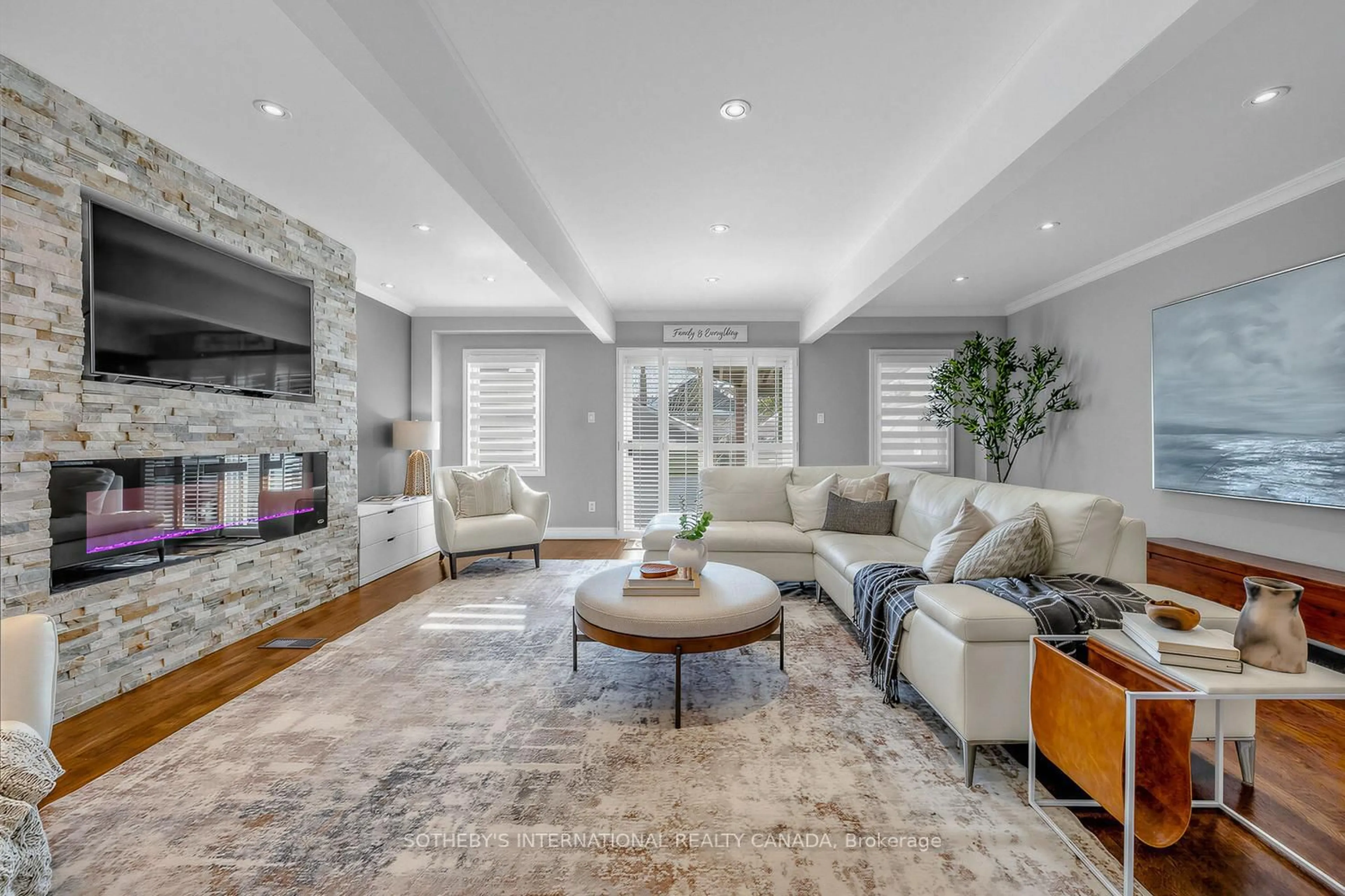 Living room with furniture, unknown for 311 Westwood Ave, Toronto Ontario M4S 1Y5