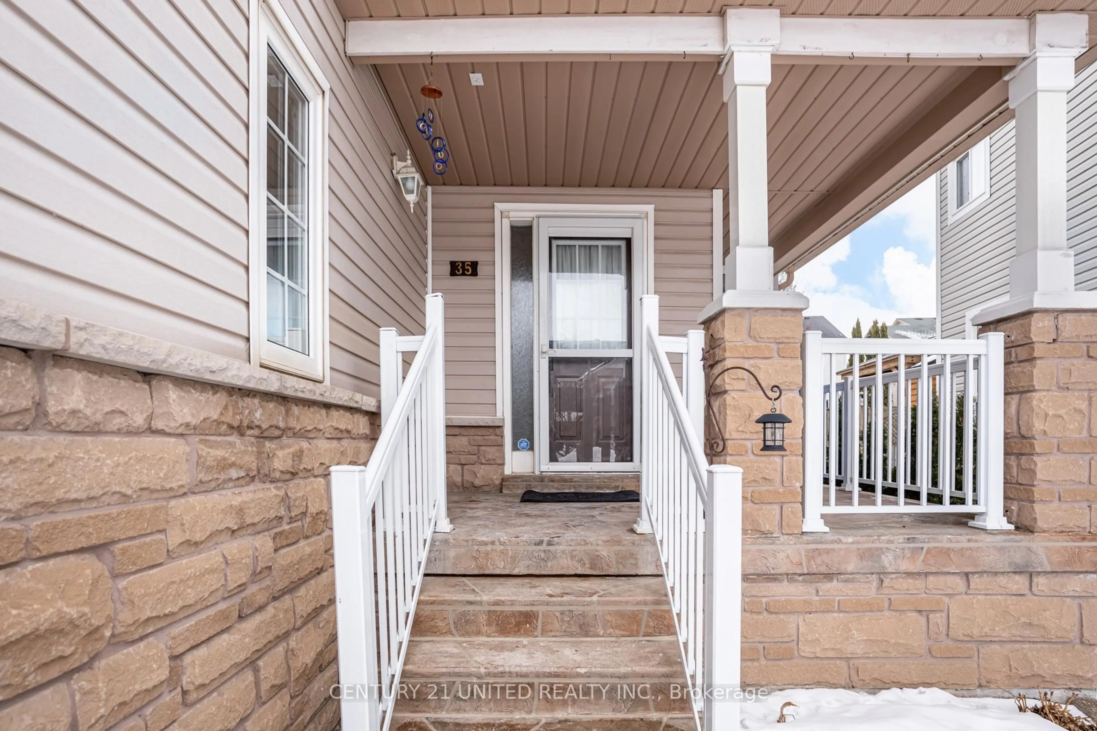 Indoor entryway for 35 Ault Cres, Whitby Ontario L1M 2G6