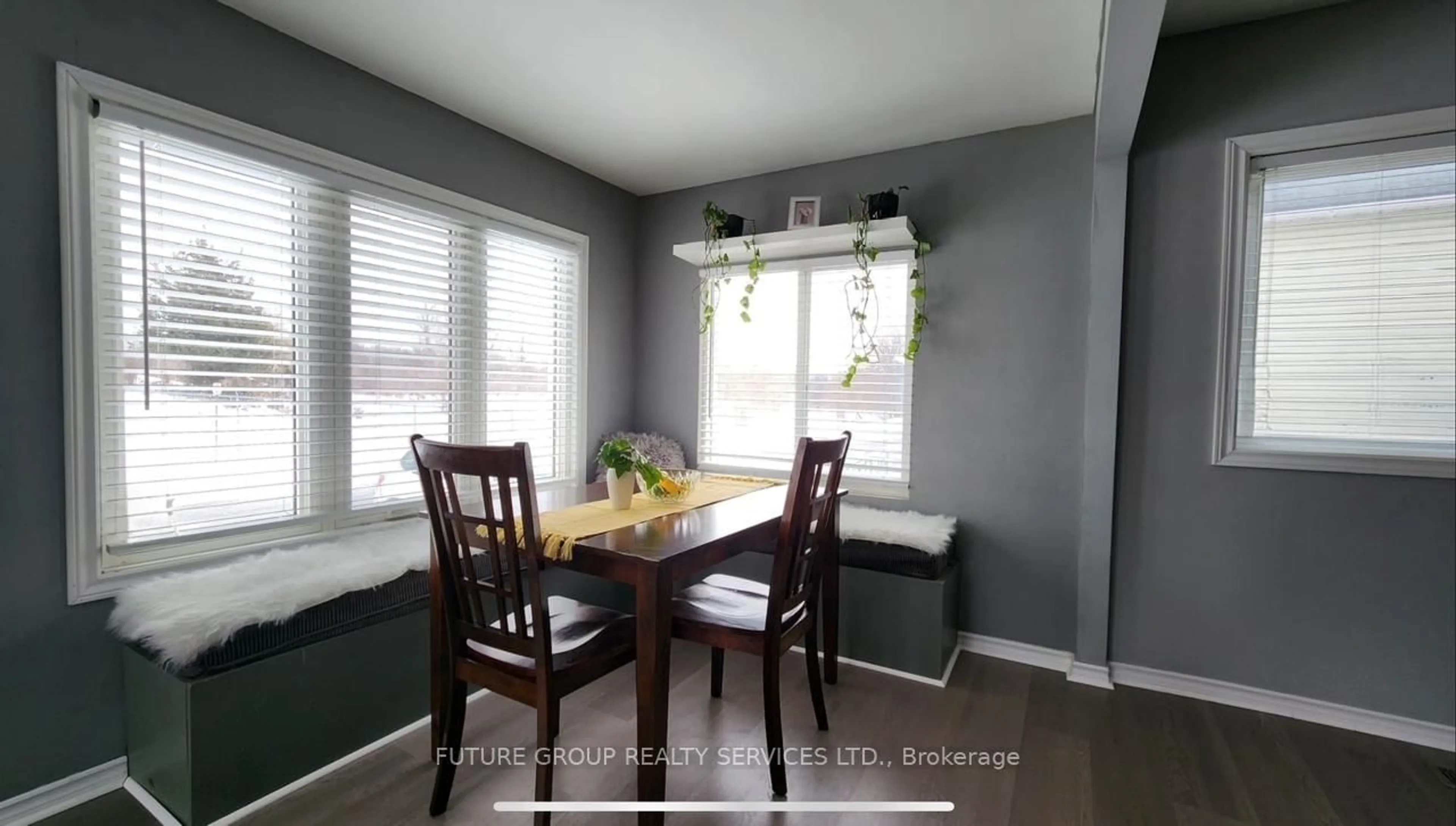 Dining room, wood/laminate floor for 38 Frank St, Oshawa Ontario L1H 3T5