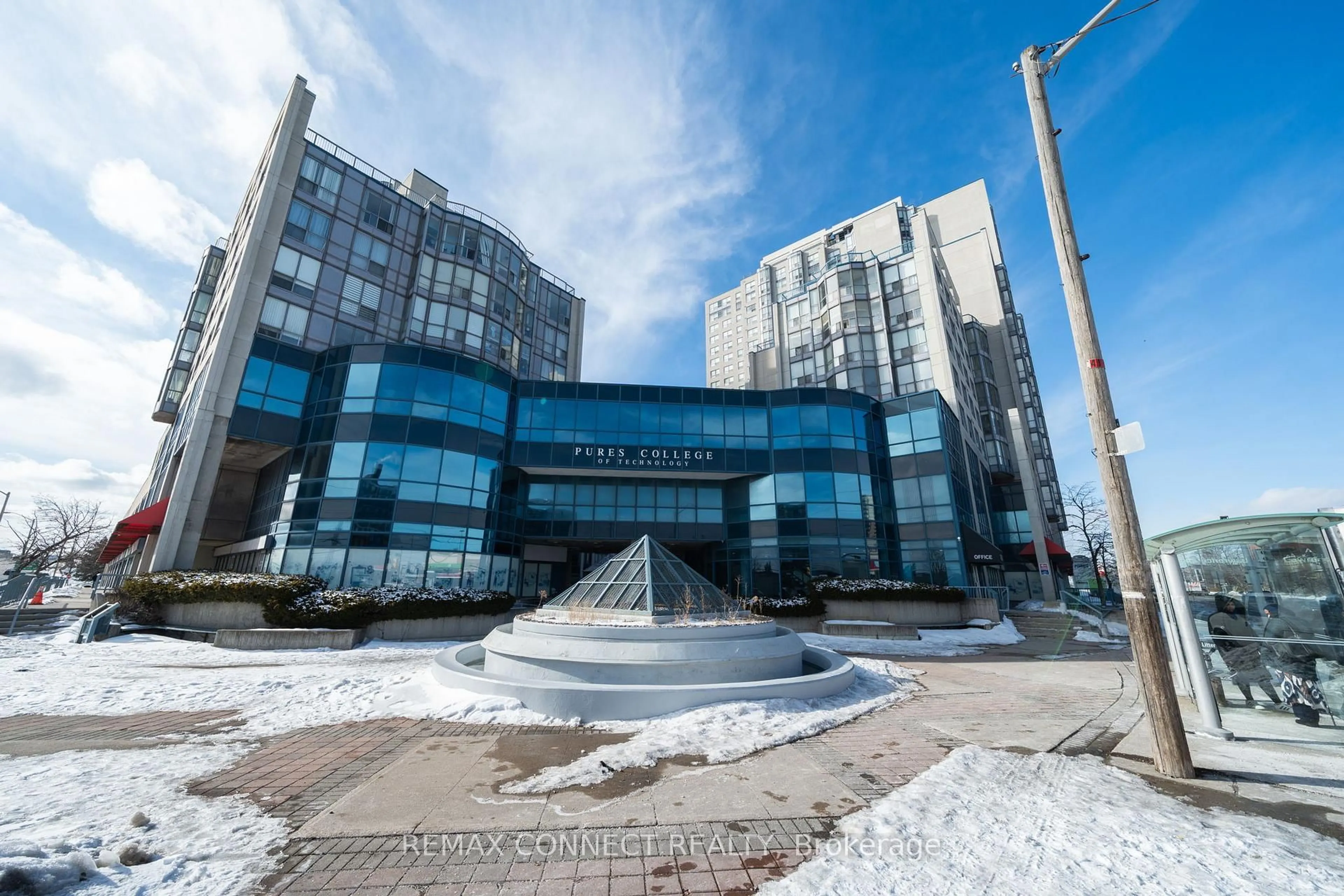 Indoor foyer for 1470 Midland Ave #1609, Toronto Ontario M1P 4Z4