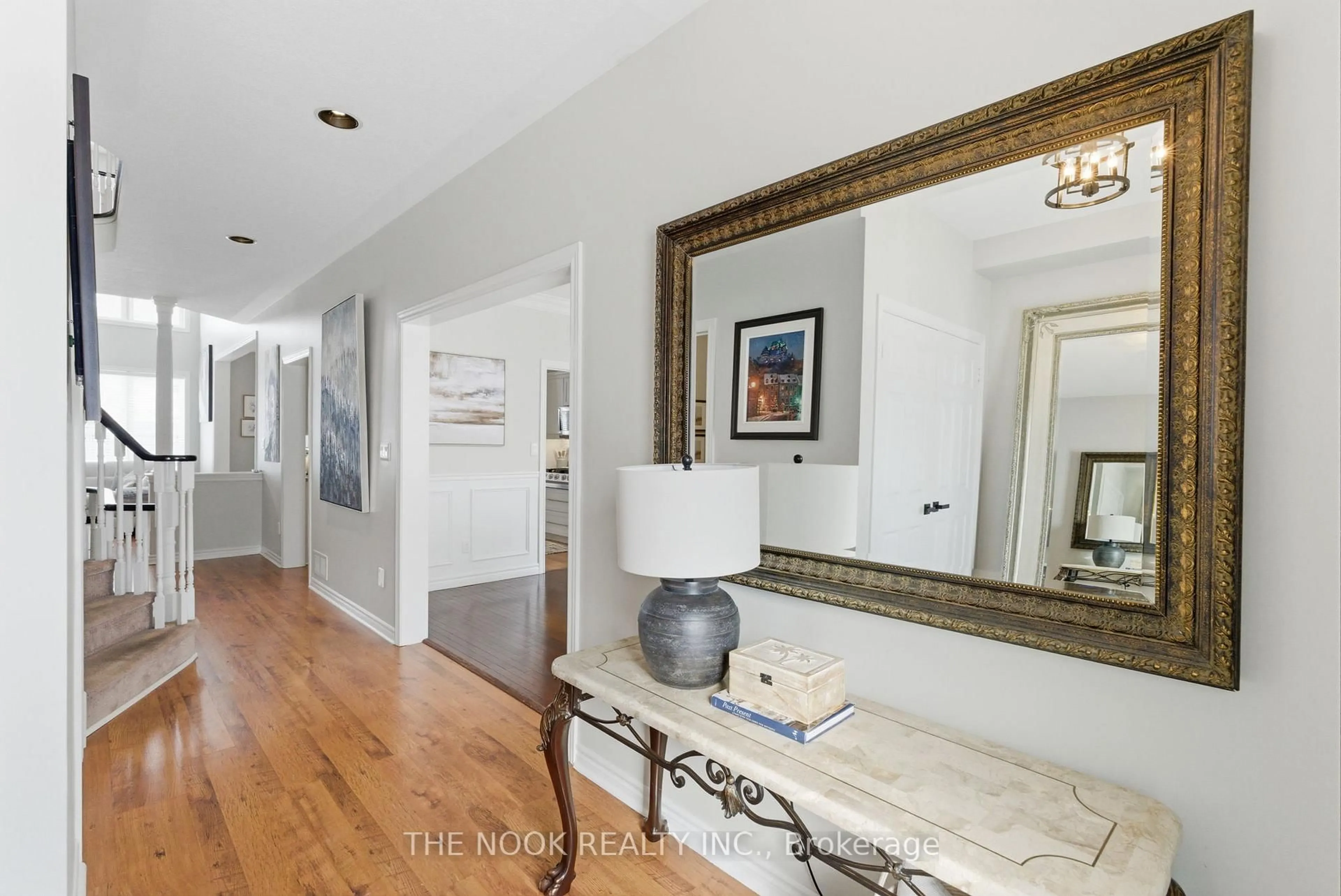 Indoor entryway for 199 Samac Crt, Oshawa Ontario L1G 7V9