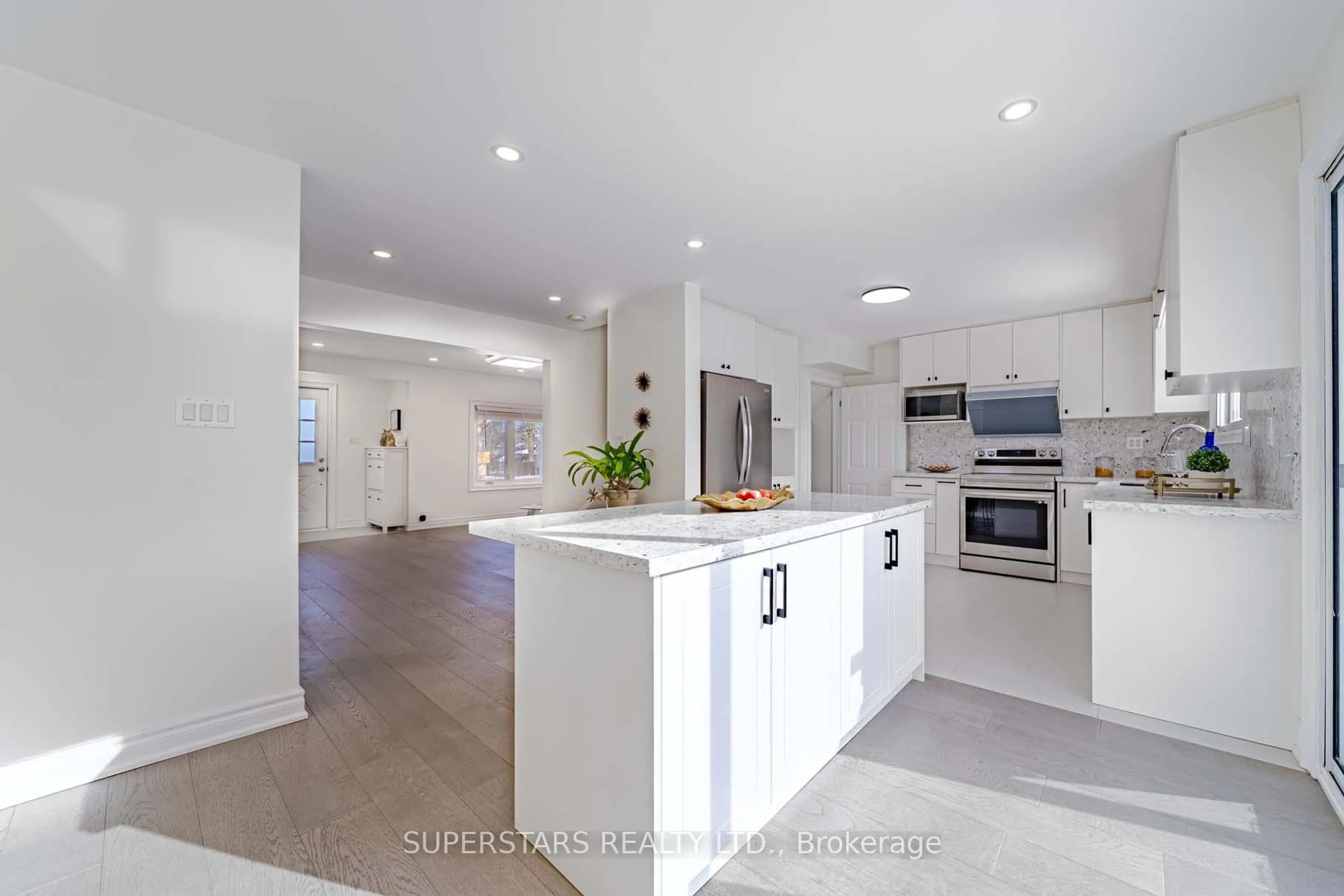 Open concept kitchen, ceramic/tile floor for 117 Orchard View Blvd, Oshawa Ontario L1G 3N8