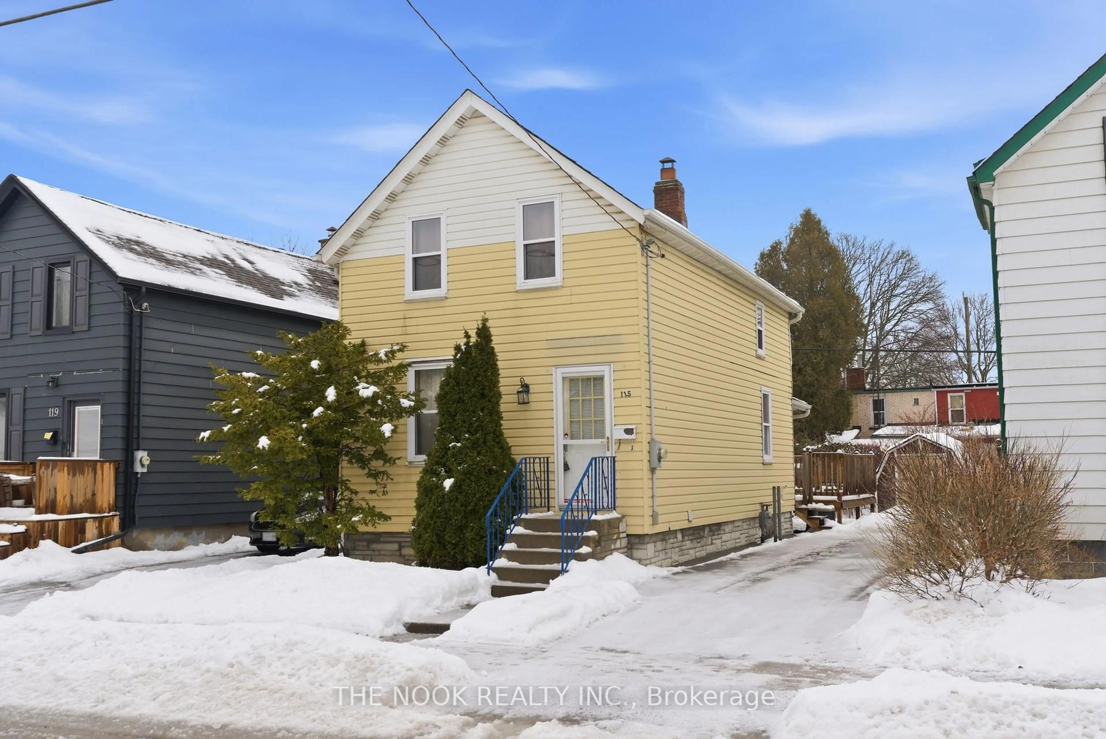 A pic from outside/outdoor area/front of a property/back of a property/a pic from drone, street for 115 Banting Ave, Oshawa Ontario L1H 2M5