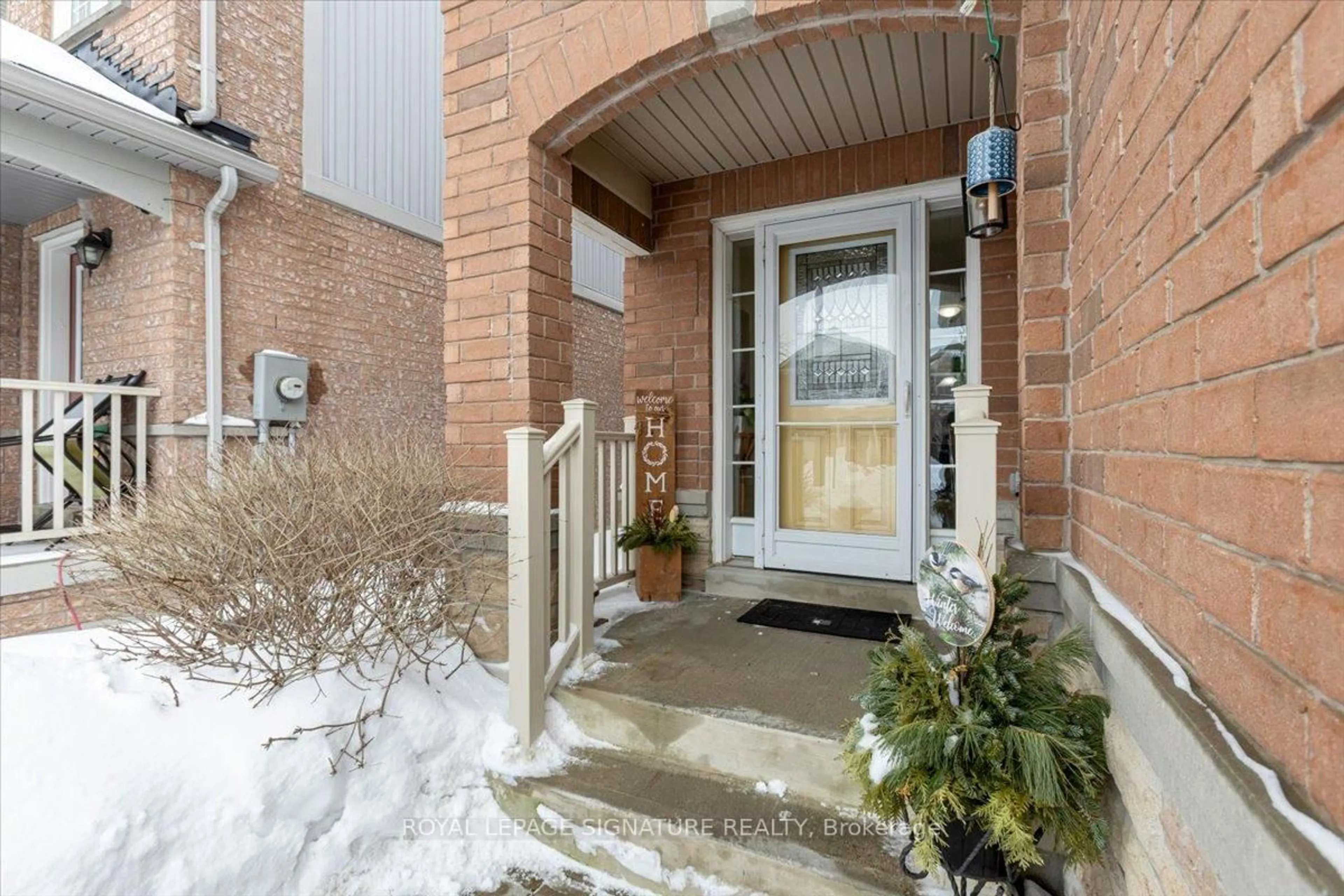 Indoor entryway for 1110 Schooling Dr, Oshawa Ontario L1K 0S2