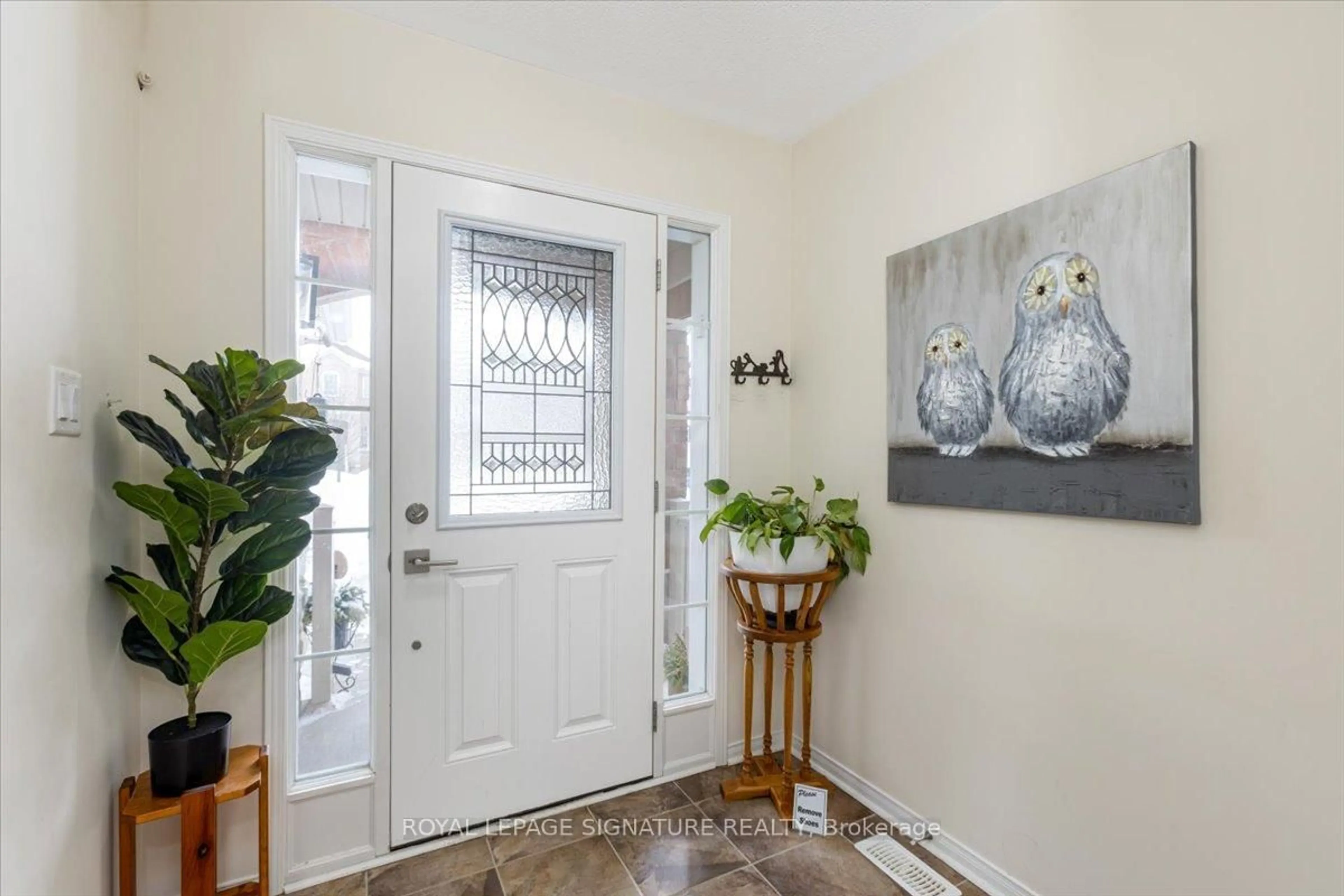Indoor entryway for 1110 Schooling Dr, Oshawa Ontario L1K 0S2