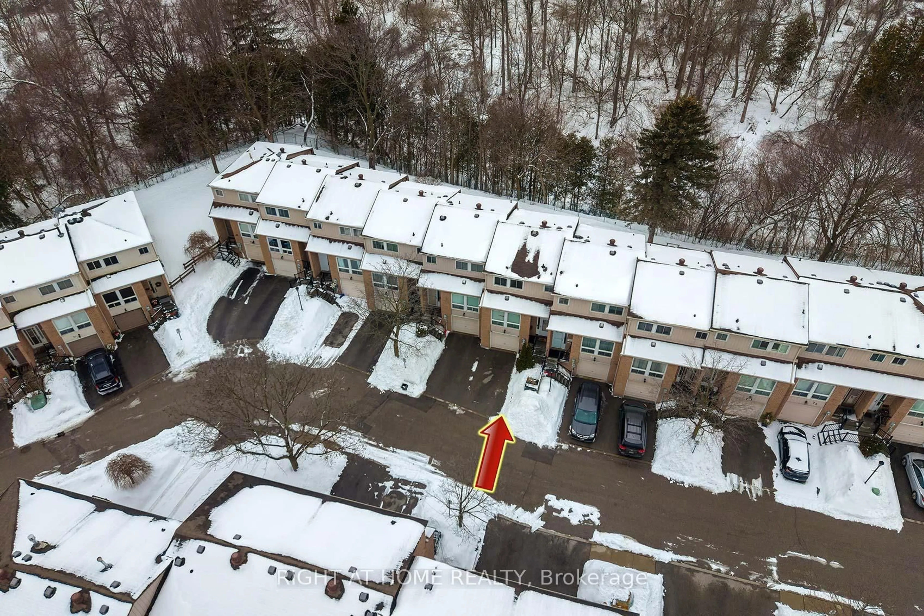 A pic from outside/outdoor area/front of a property/back of a property/a pic from drone, unknown for 67 Willows Lane, Ajax Ontario L1S 6E7