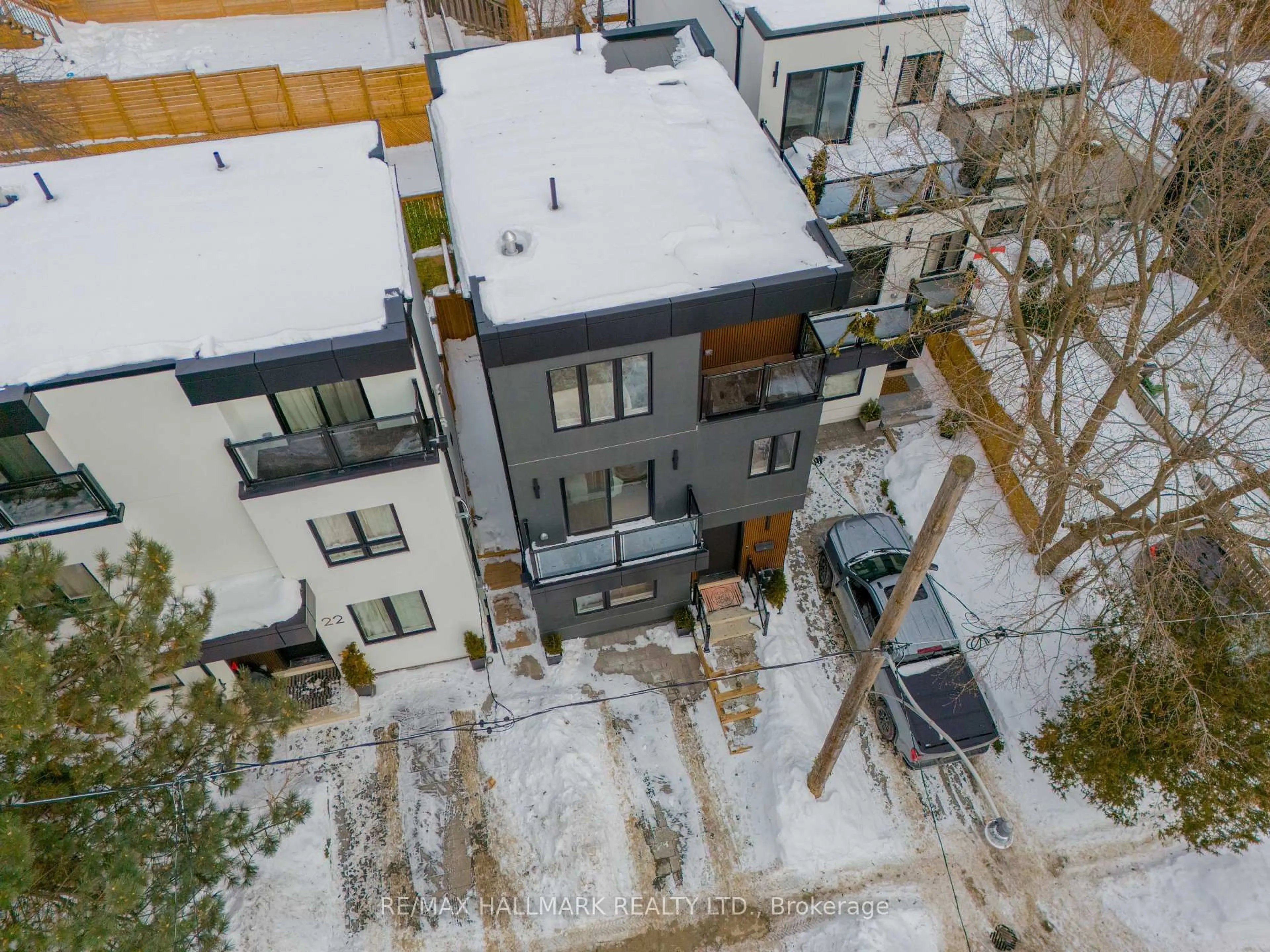 A pic from outside/outdoor area/front of a property/back of a property/a pic from drone, unknown for 24 Harriet St, Toronto Ontario M4L 2E9