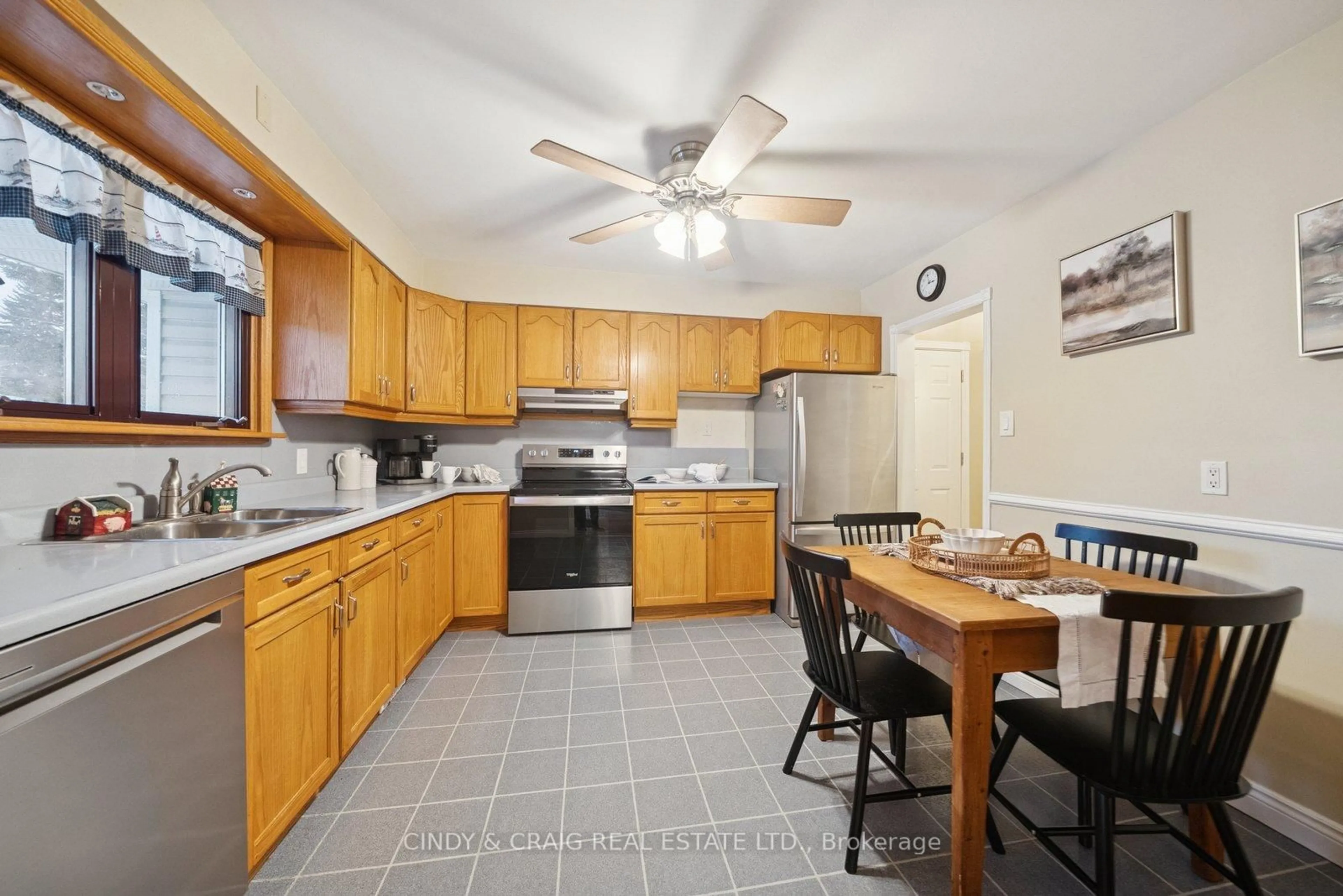 Standard kitchen, ceramic/tile floor for 39 Darlington Blvd, Clarington Ontario L1E 2J8