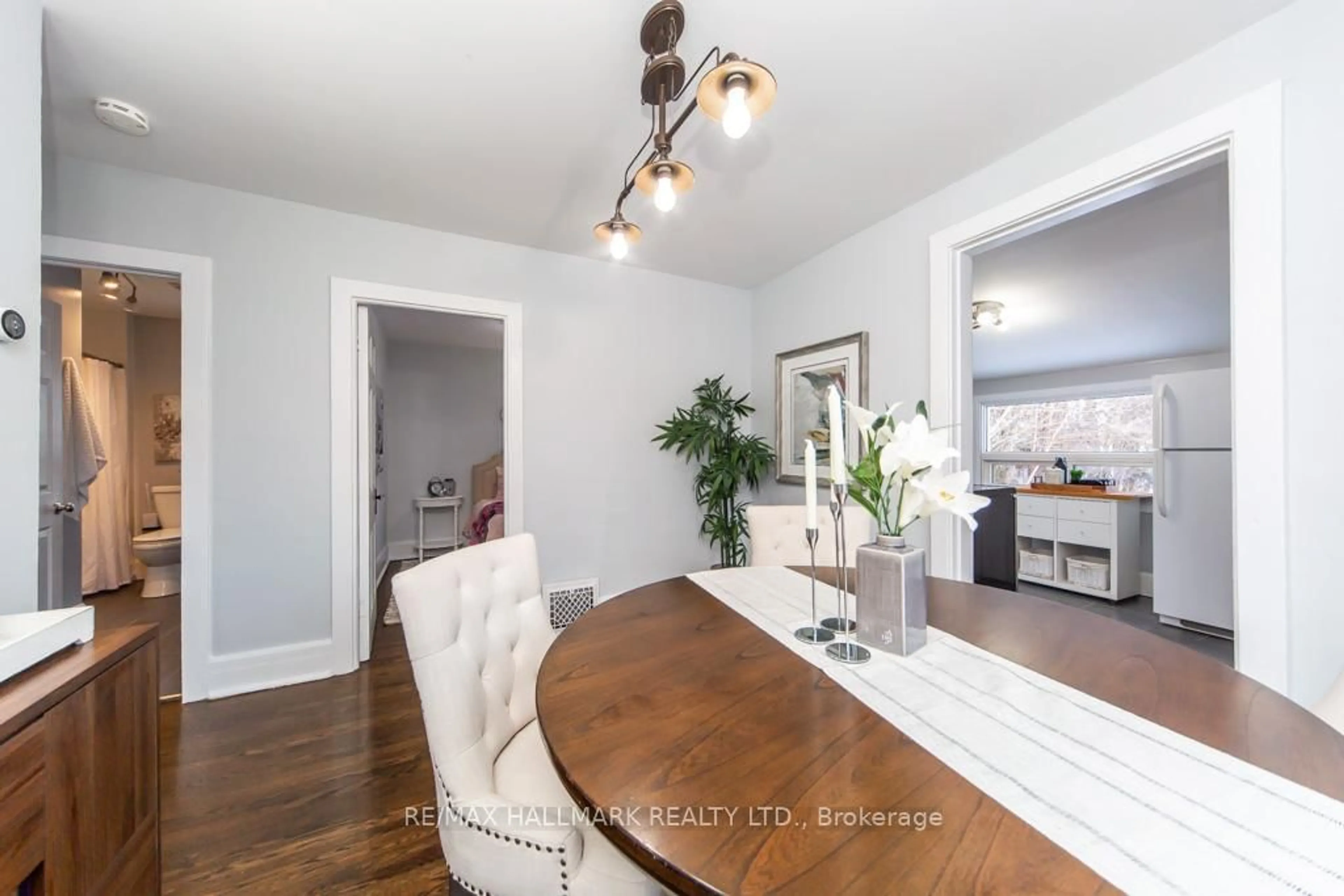 Dining room, wood/laminate floor for 207 Verdun Rd, Oshawa Ontario L1H 5T1